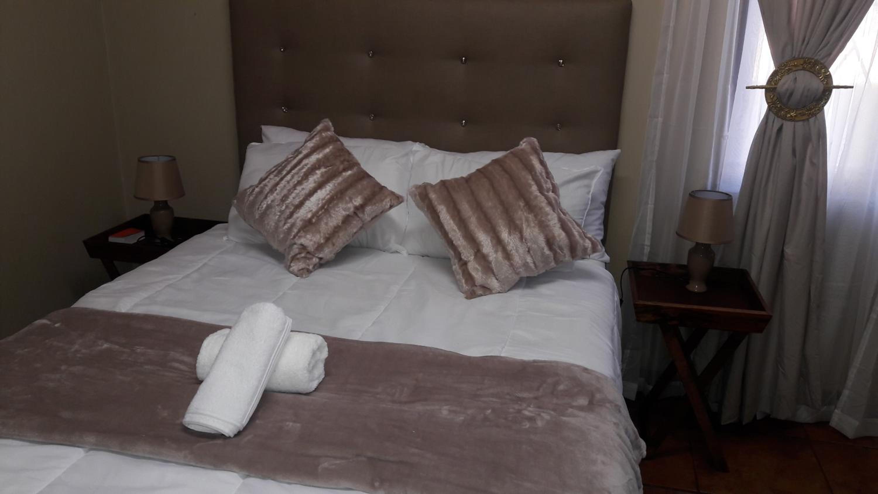 Deluxe Double Room with Shower - Photo 4