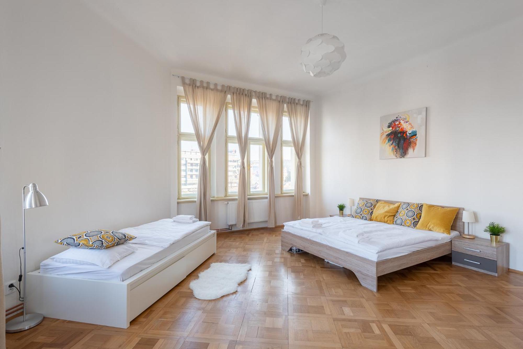 One-Bedroom Apartment (5 Adults)
