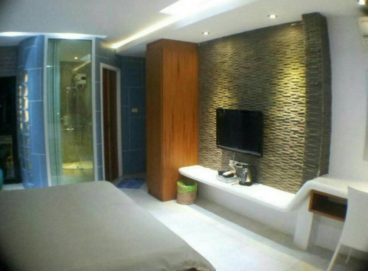 Standard King Room - Photo 6
