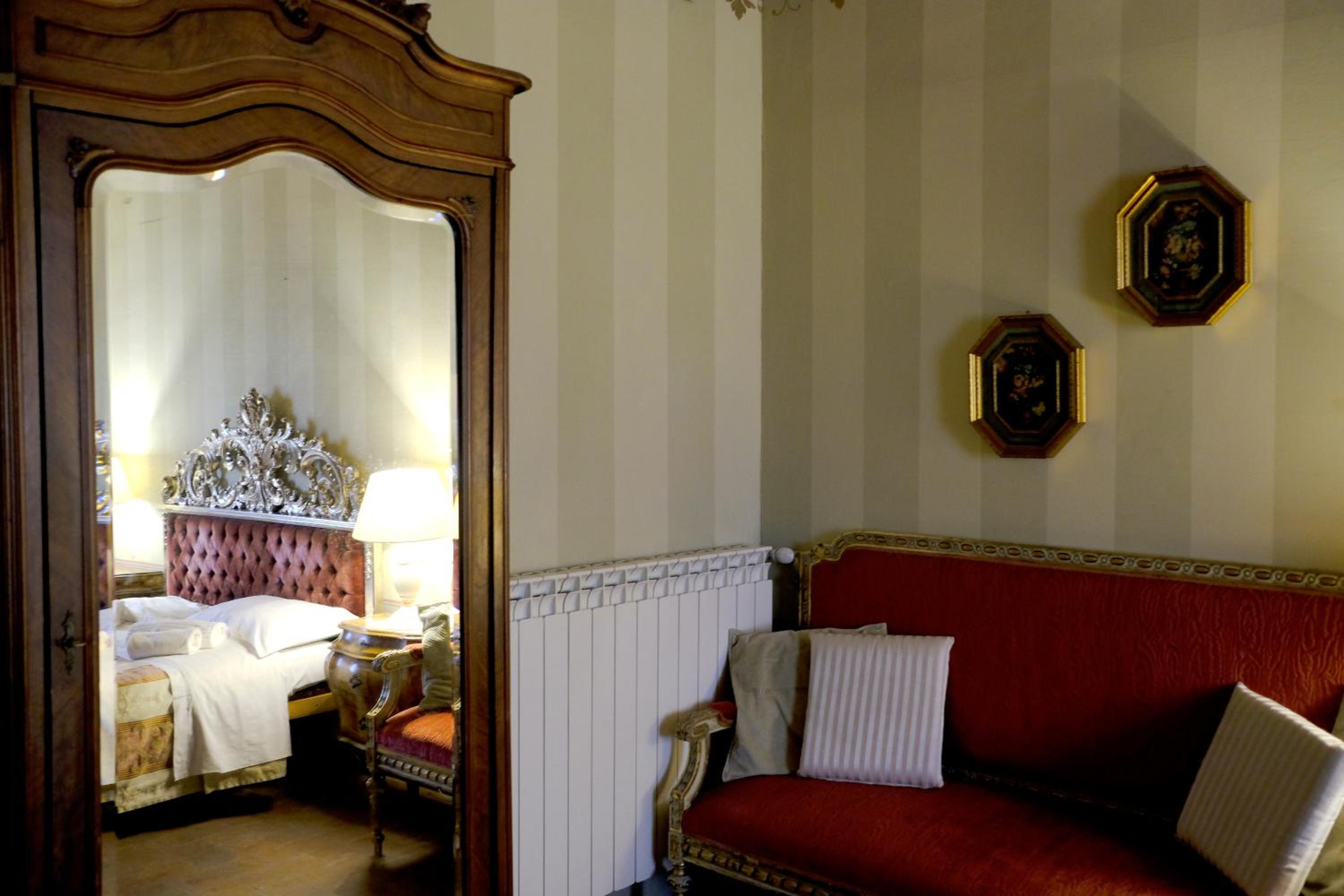 Suite - Photo 11