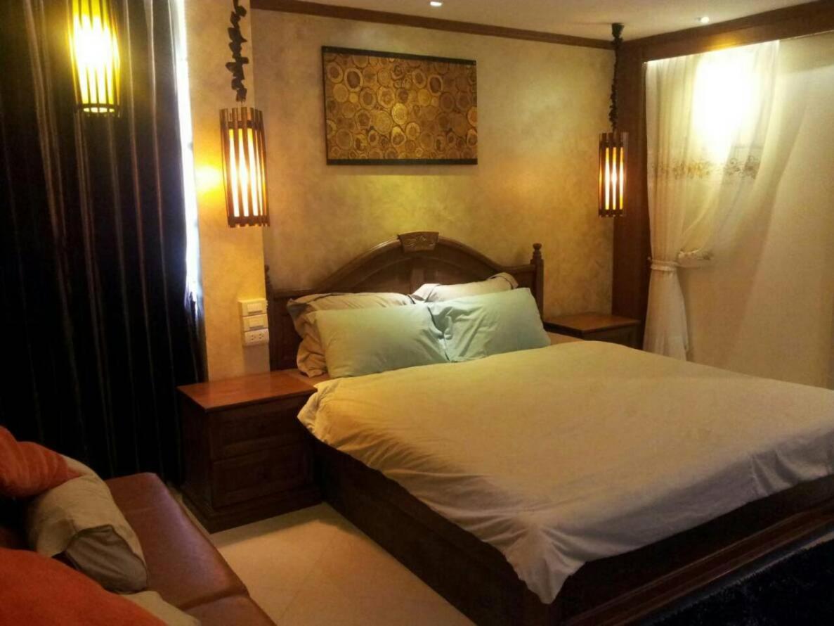 Standard King Room - Photo 9