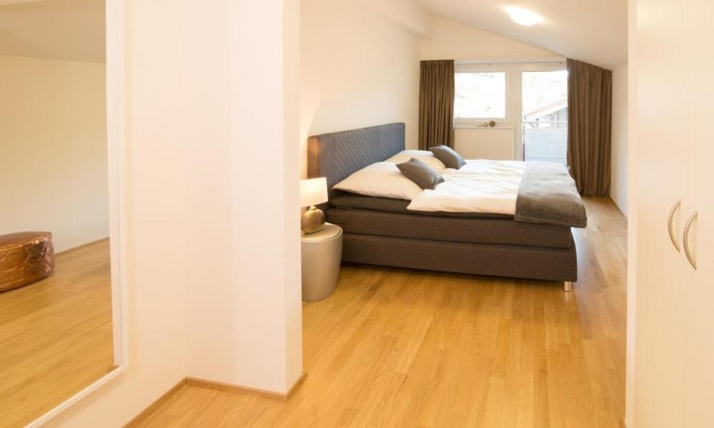 One-Bedroom Apartment photo 1