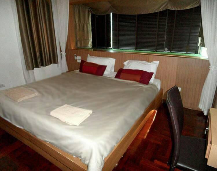 Standard Double Room - Photo 9