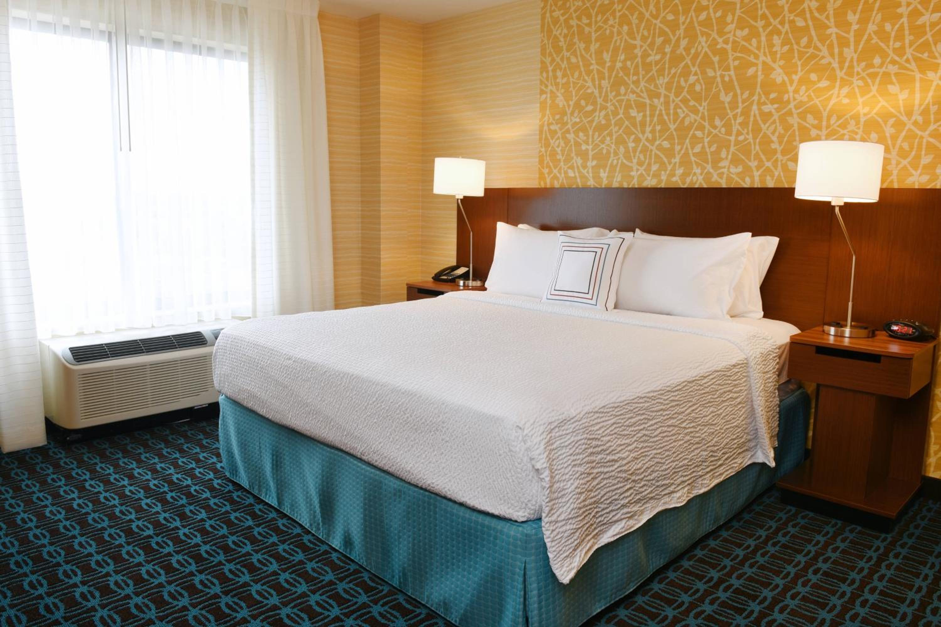 King Room with Roll-In Shower - Mobility Access/Hearing Accessible