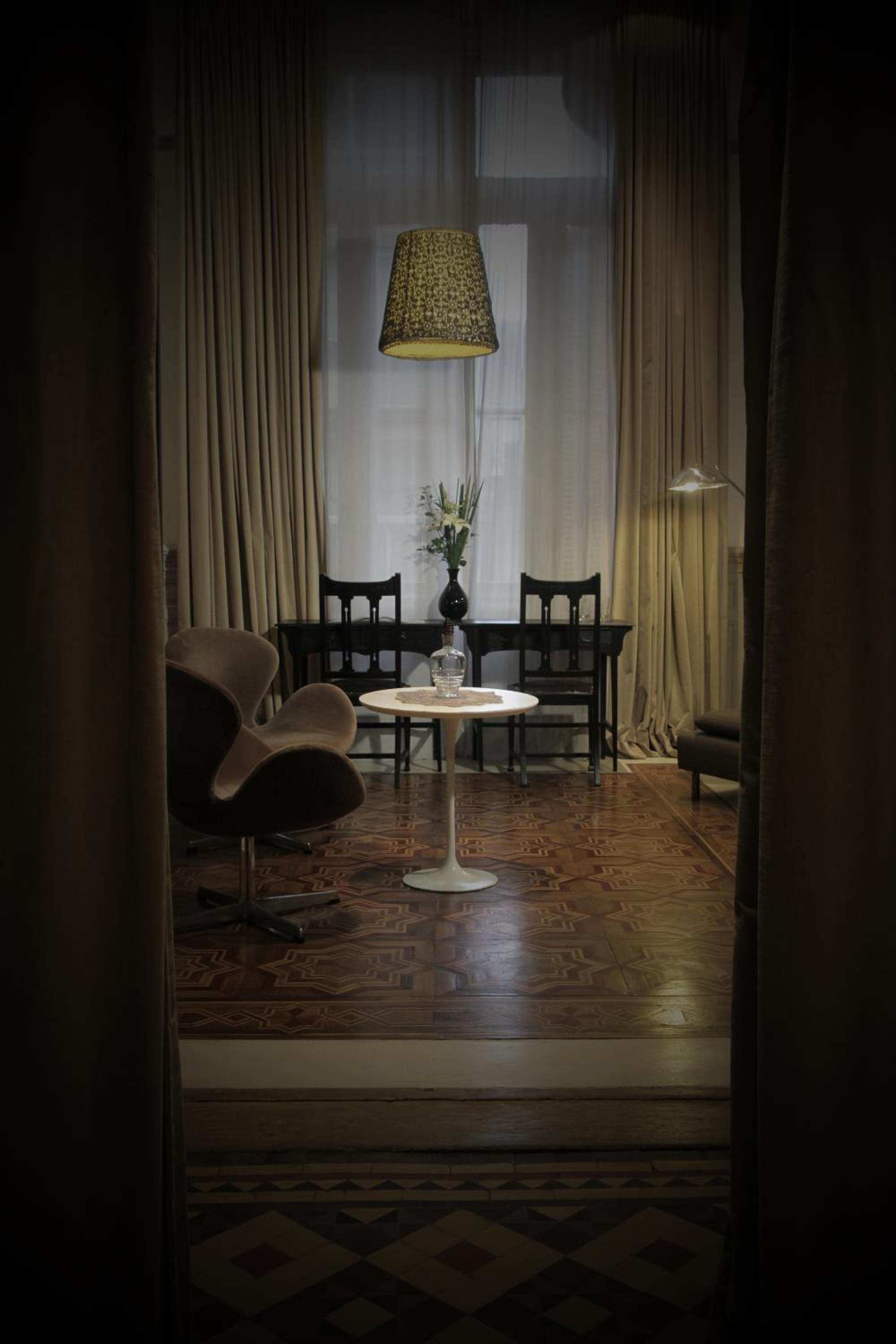 Three-Room Luxury King Suite - Non-Smoking thumbnail 5