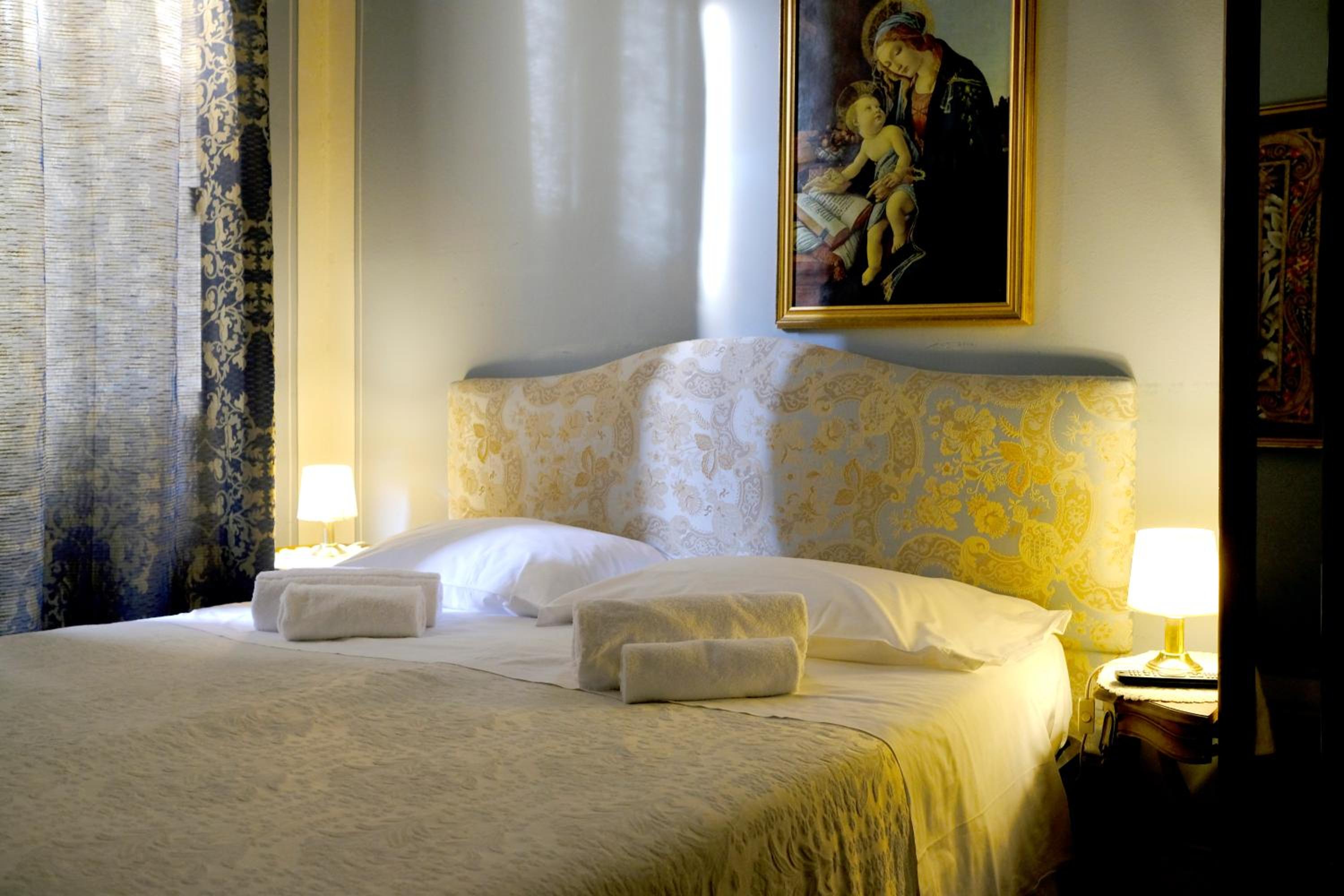 Standard Double Room - Photo 4