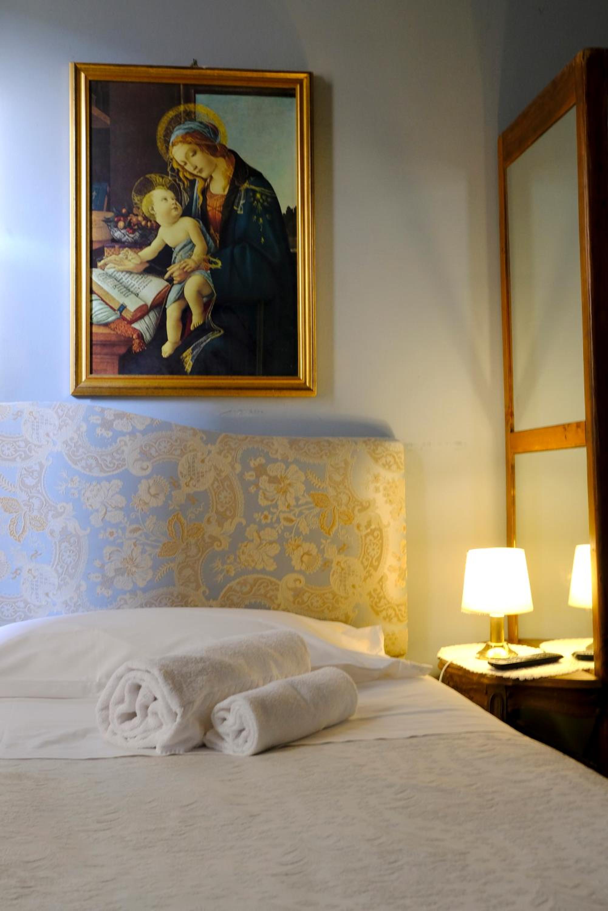Standard Double Room - Photo 3