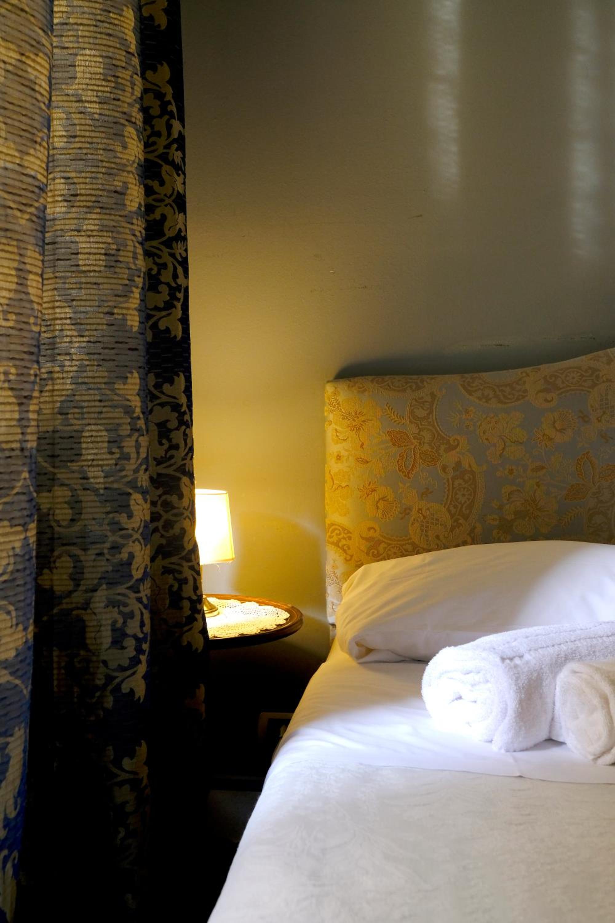 Standard Double Room - Photo 2