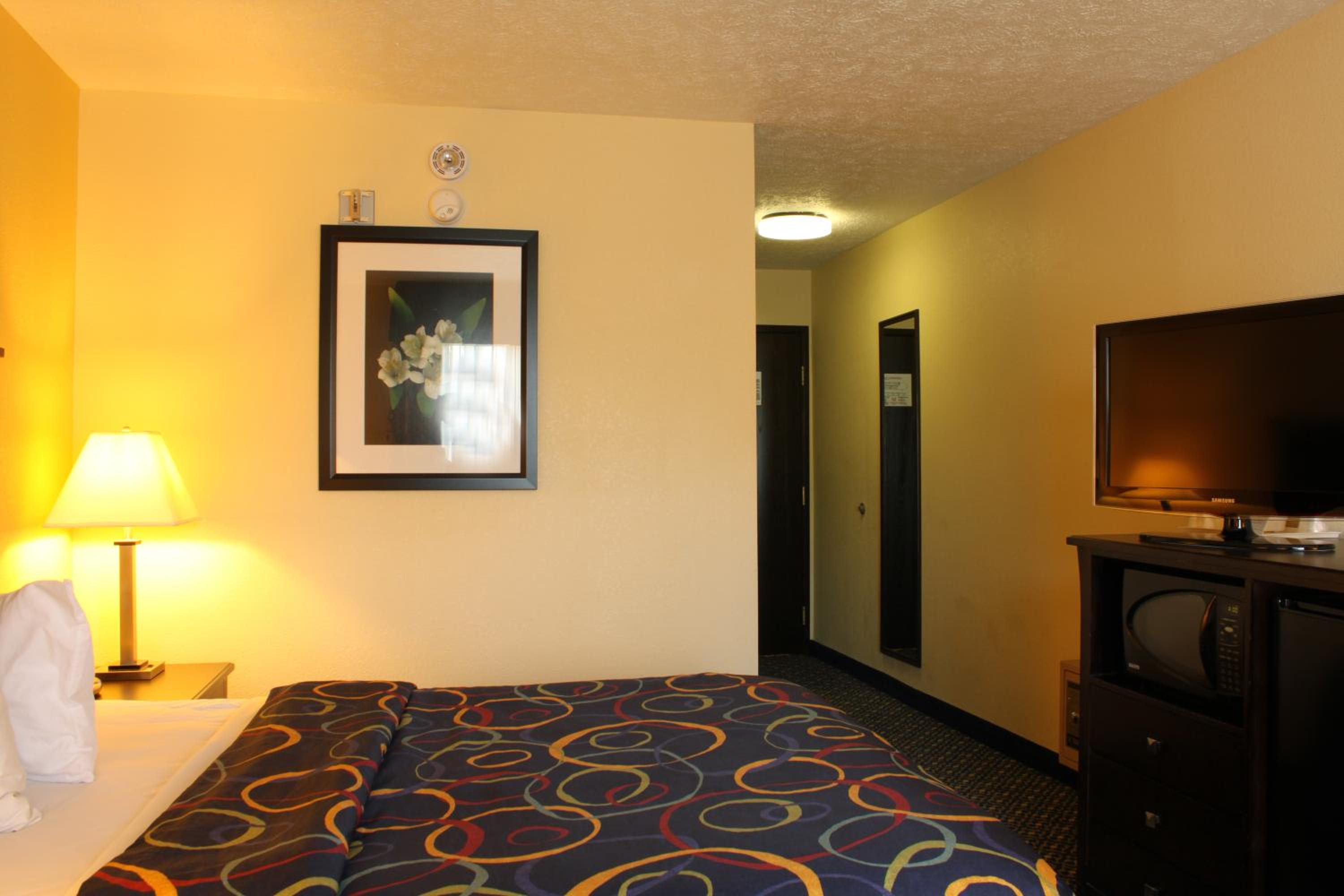 King Suite - Non-Smoking - Photo 2