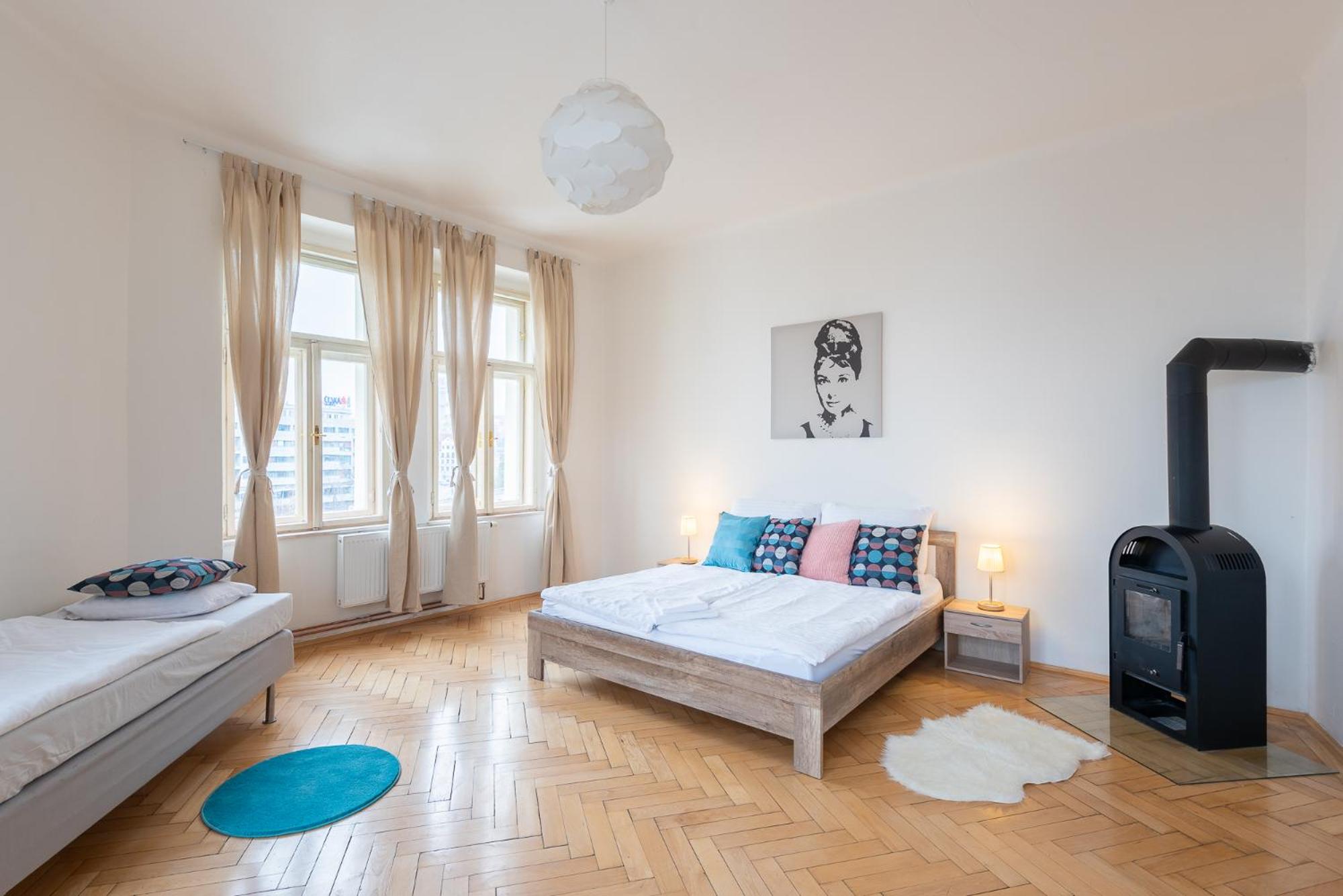 One-Bedroom Apartment (5 Adults)