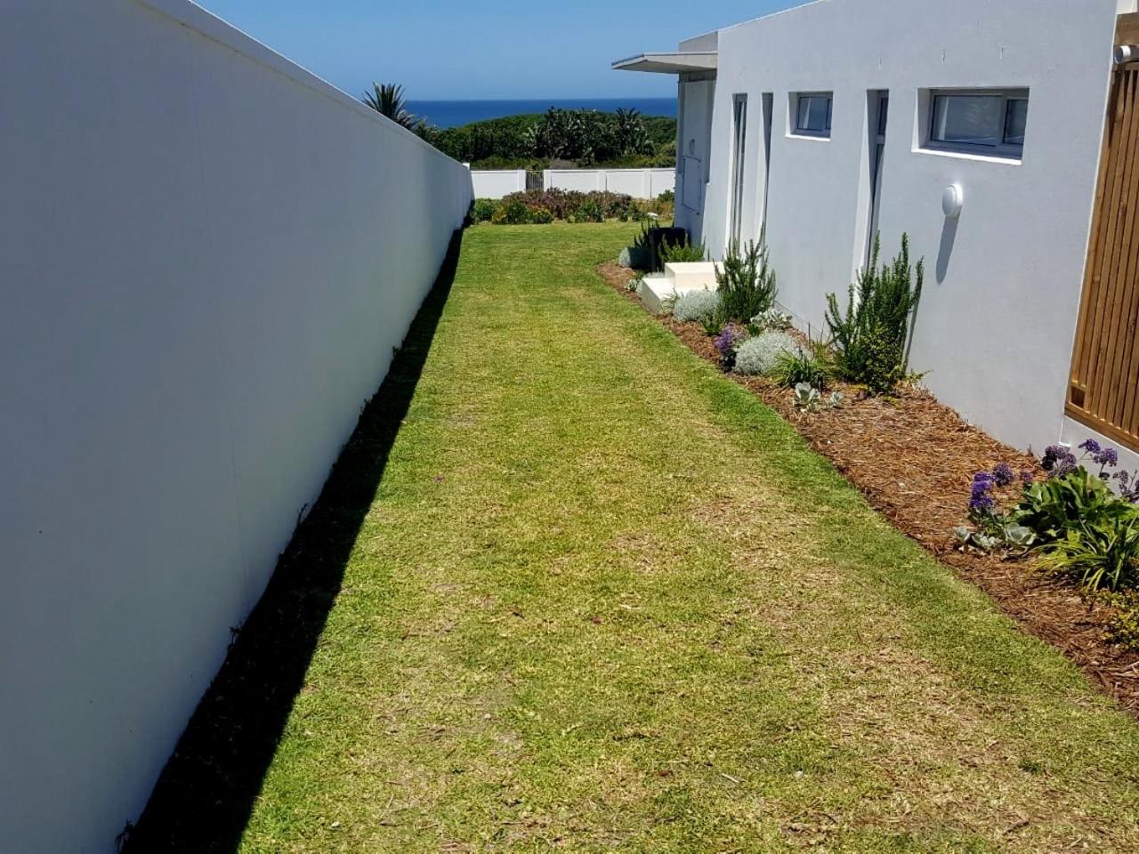 Two-Bedroom House - Photo 11