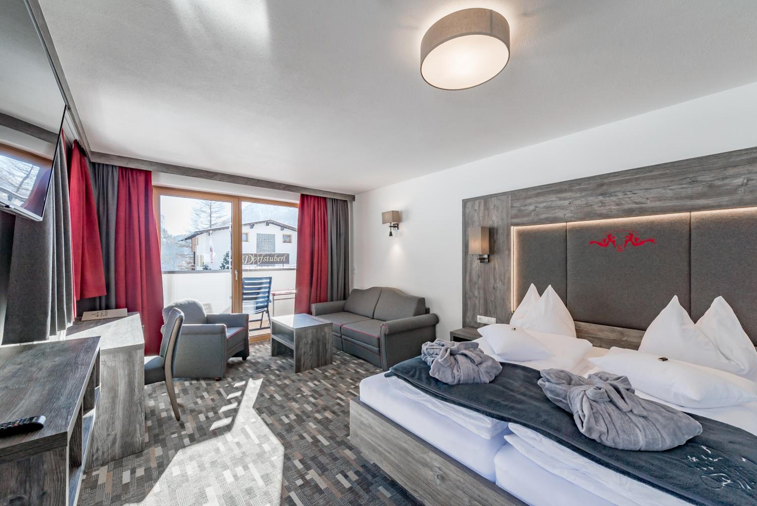 Superior Double Room with Balcony - Photo 9