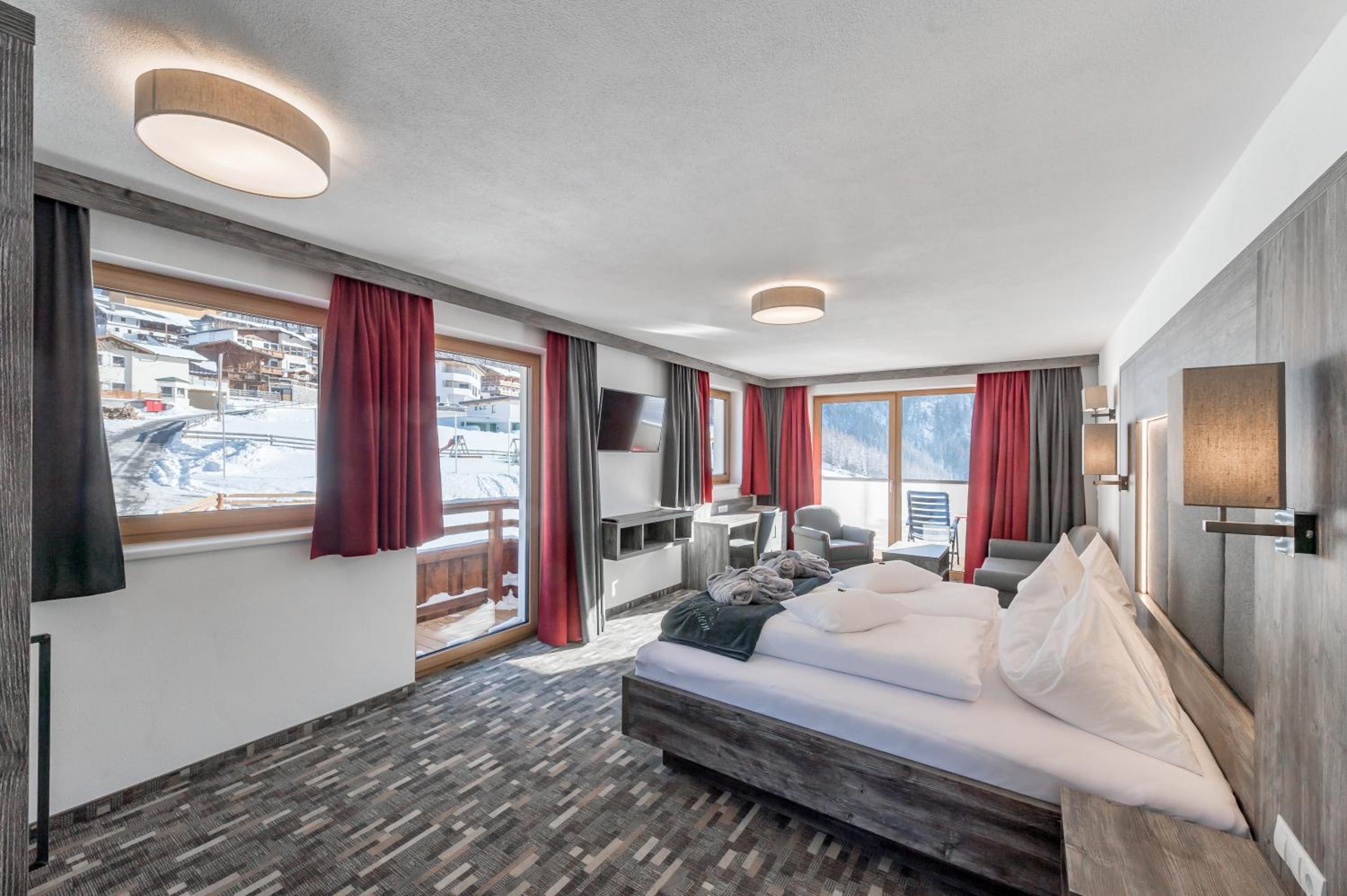 Deluxe Double Room with Balcony - Photo 1
