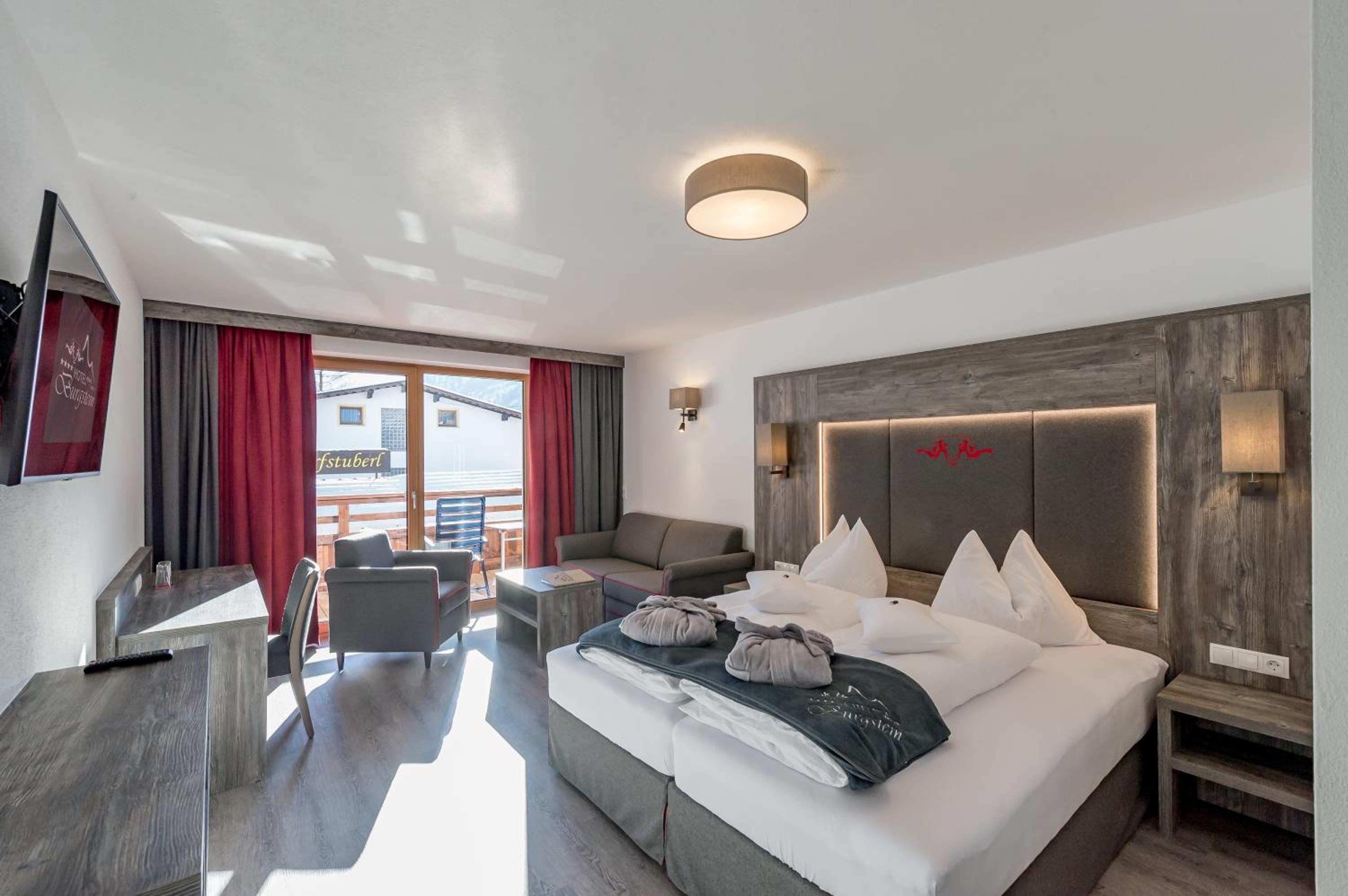 Superior Double Room with Balcony - Photo 1
