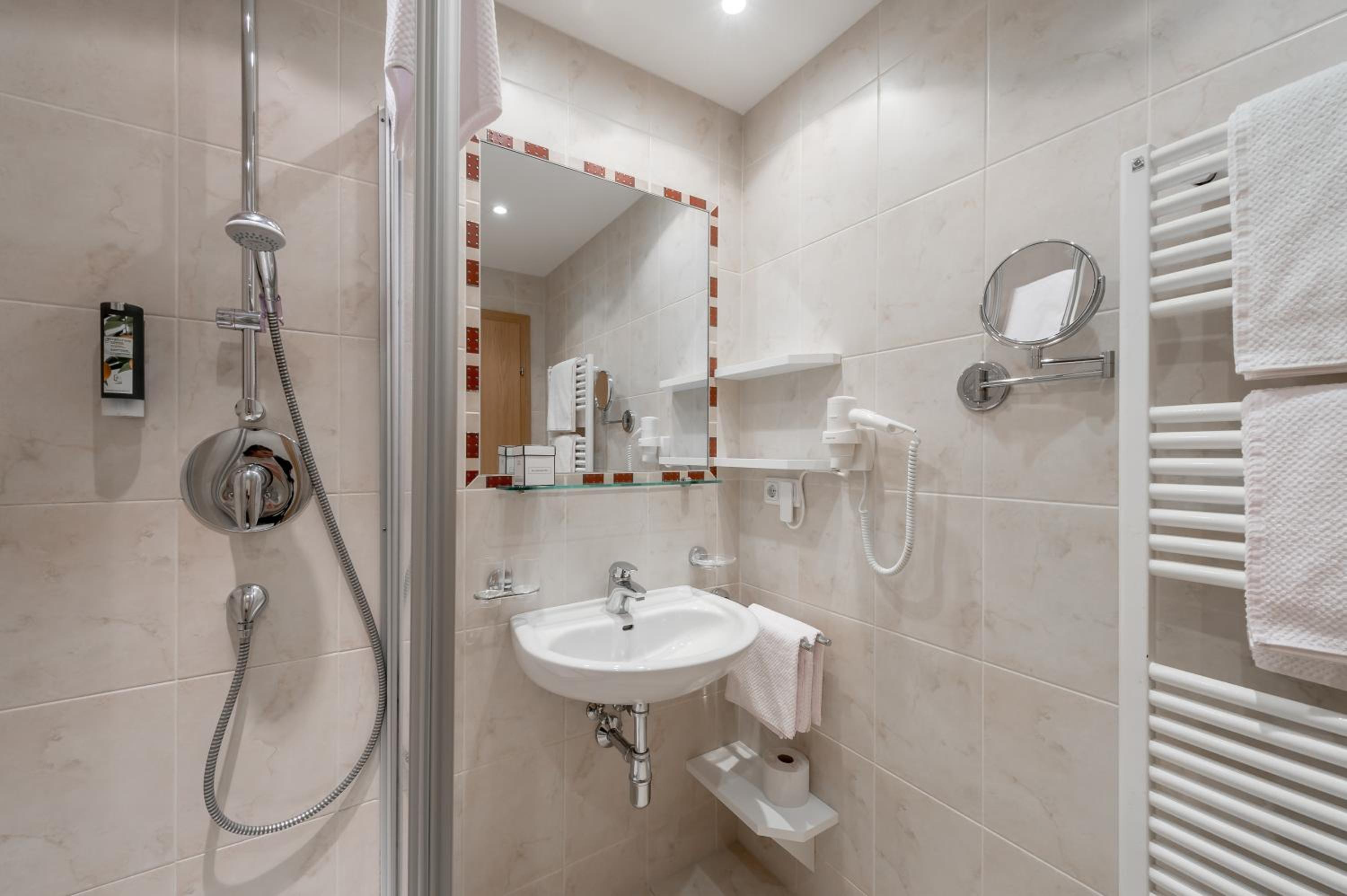 Comfort Double Room with Balcony - Photo 7