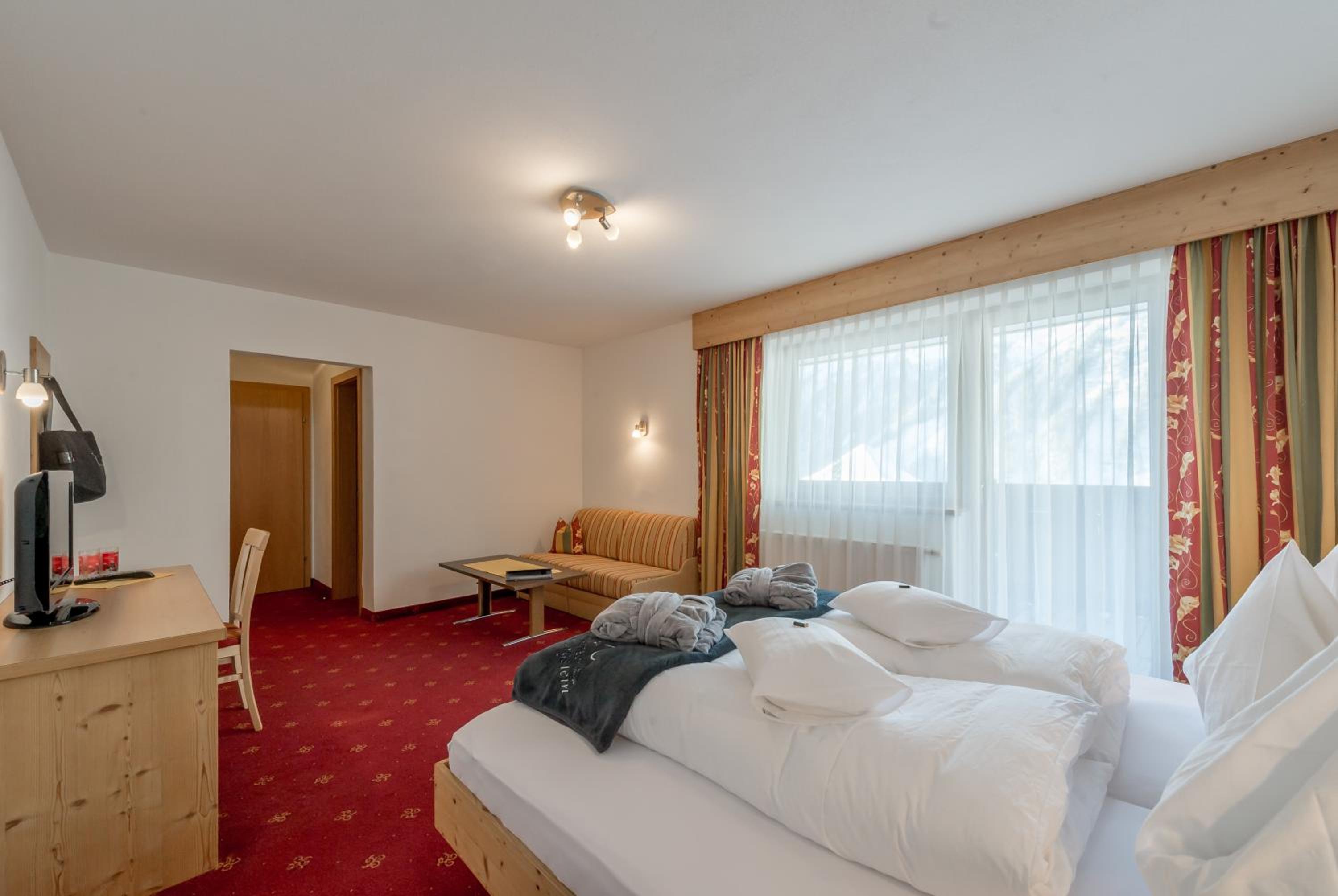 Comfort Double Room with Balcony - Photo 8