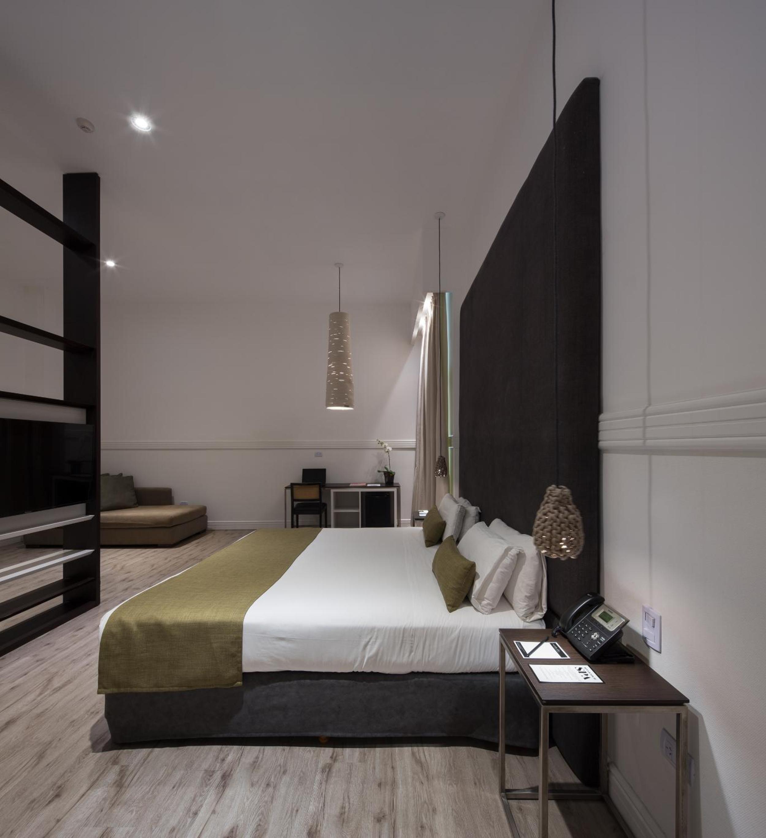 One-Bedroom VIP King Suite - Non-Smoking