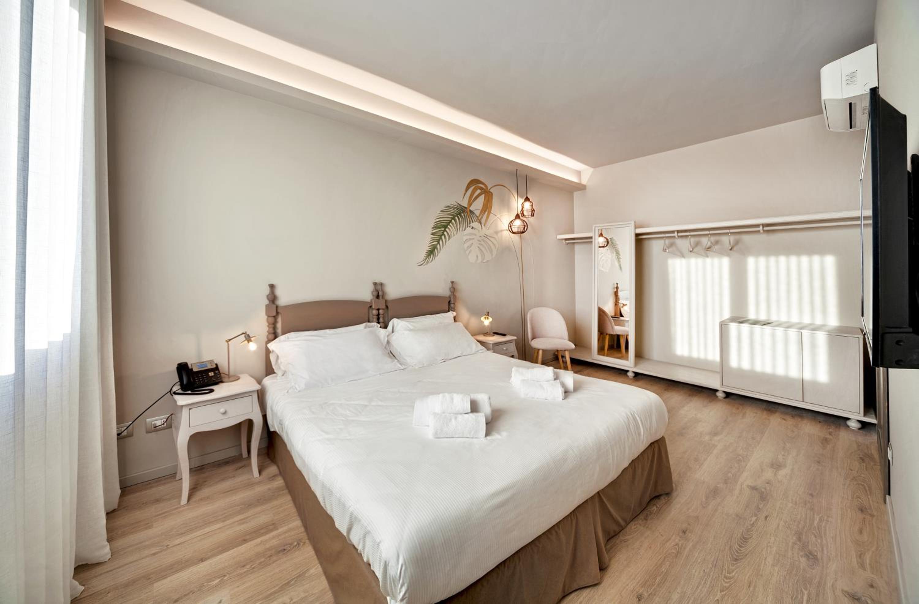 Standard Double Room - Photo 4