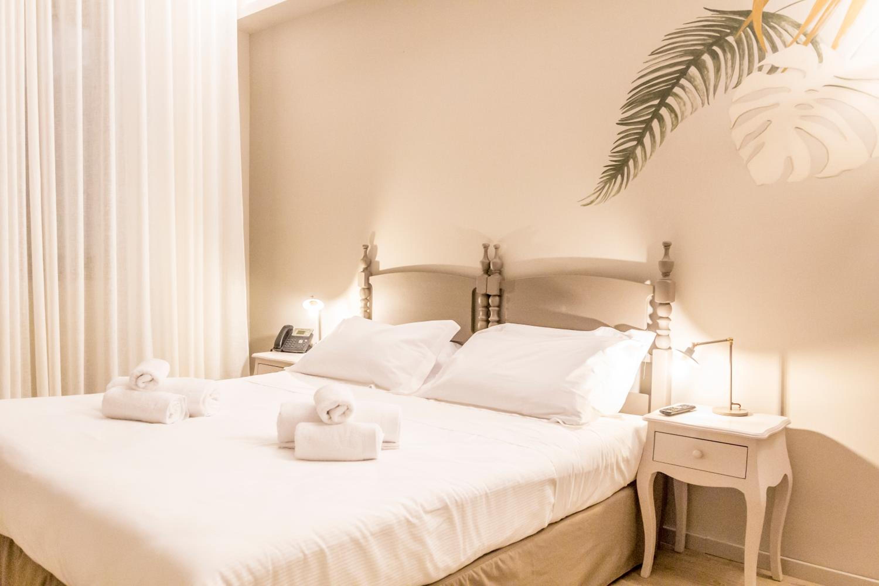 Standard Double Room - Photo 2