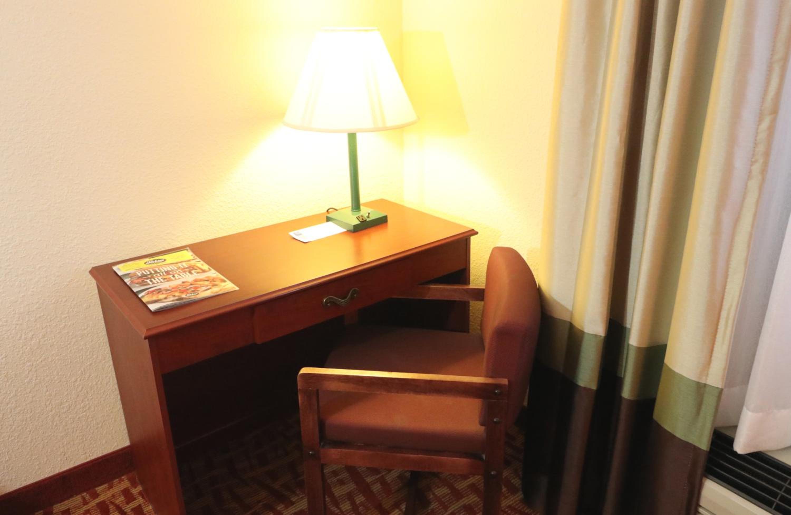 King Room - Non-Smoking - Photo 9