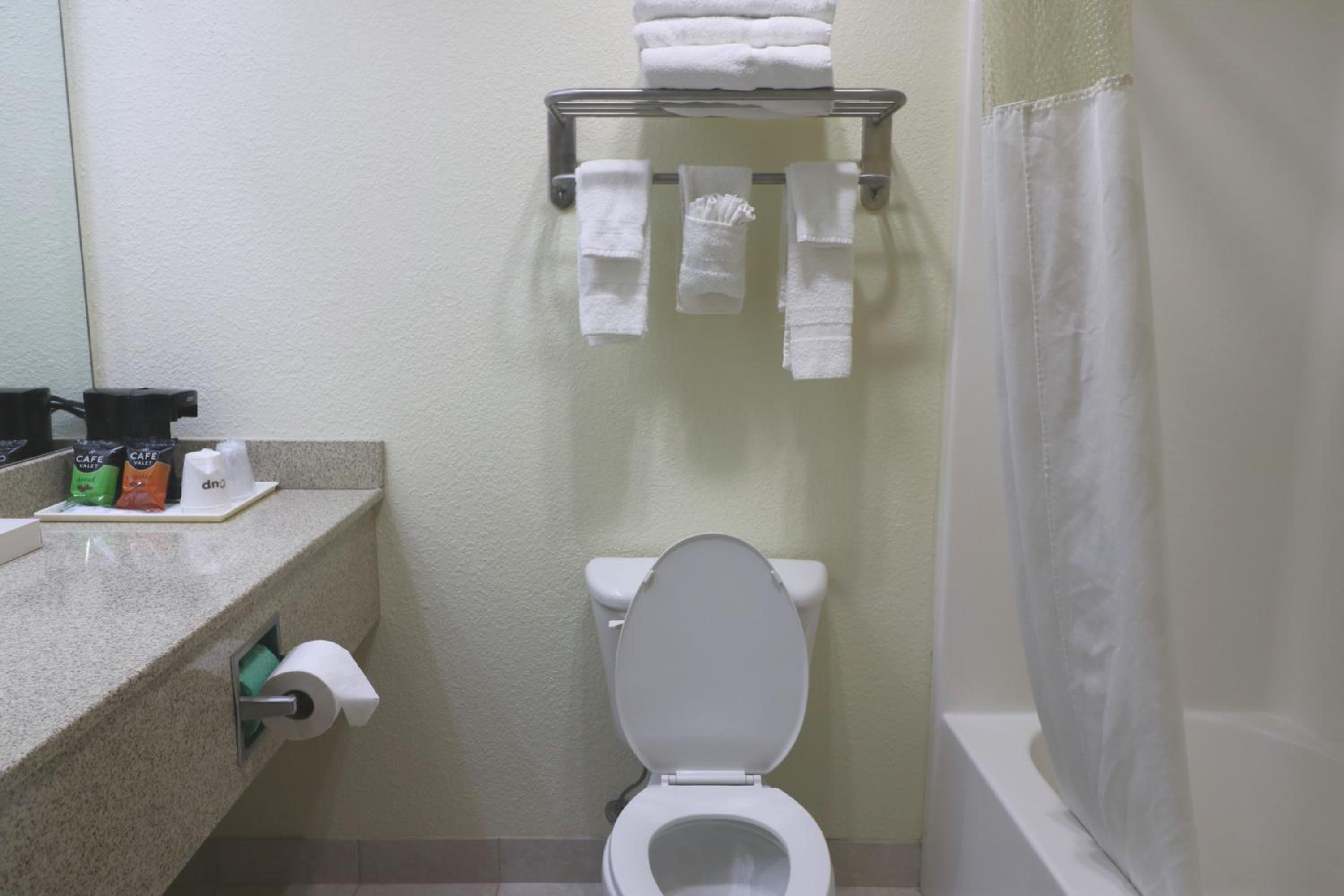 Double Room with Two Double Beds - Non-Smoking - Photo 11