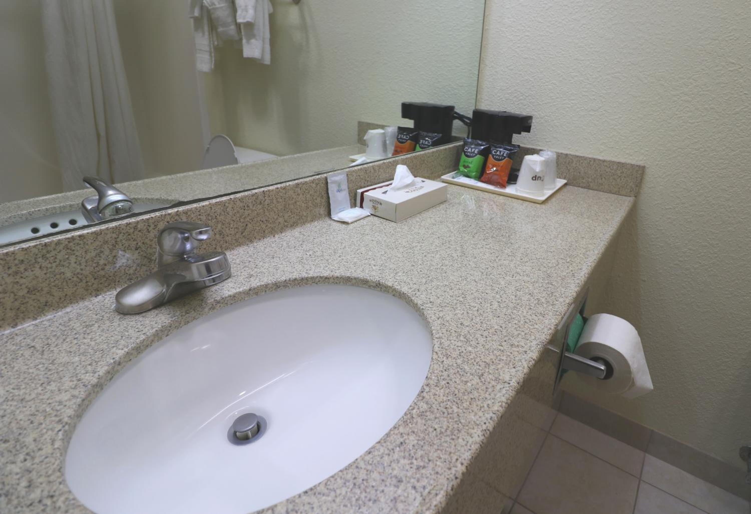 Double Room with Two Double Beds - Non-Smoking - Photo 3