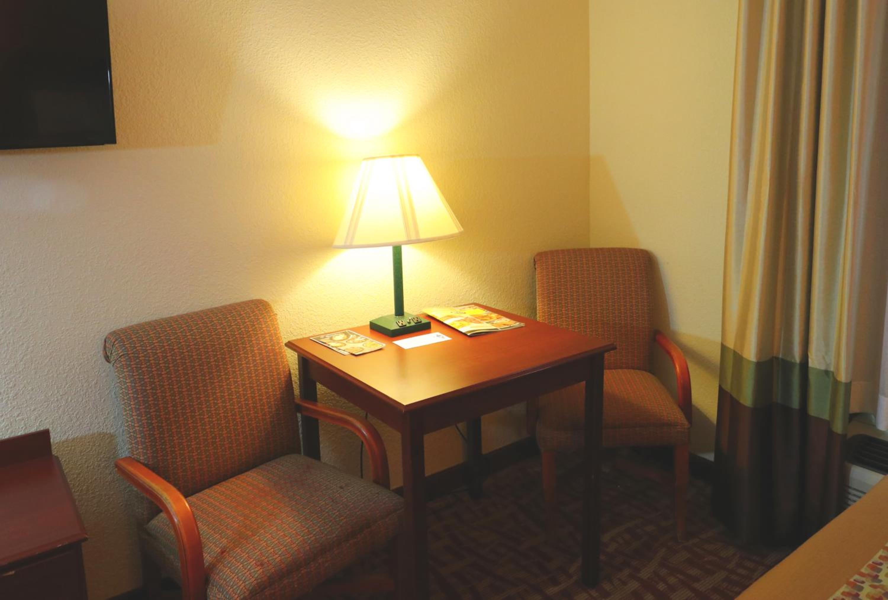 Double Room with Two Double Beds - Non-Smoking - Photo 8