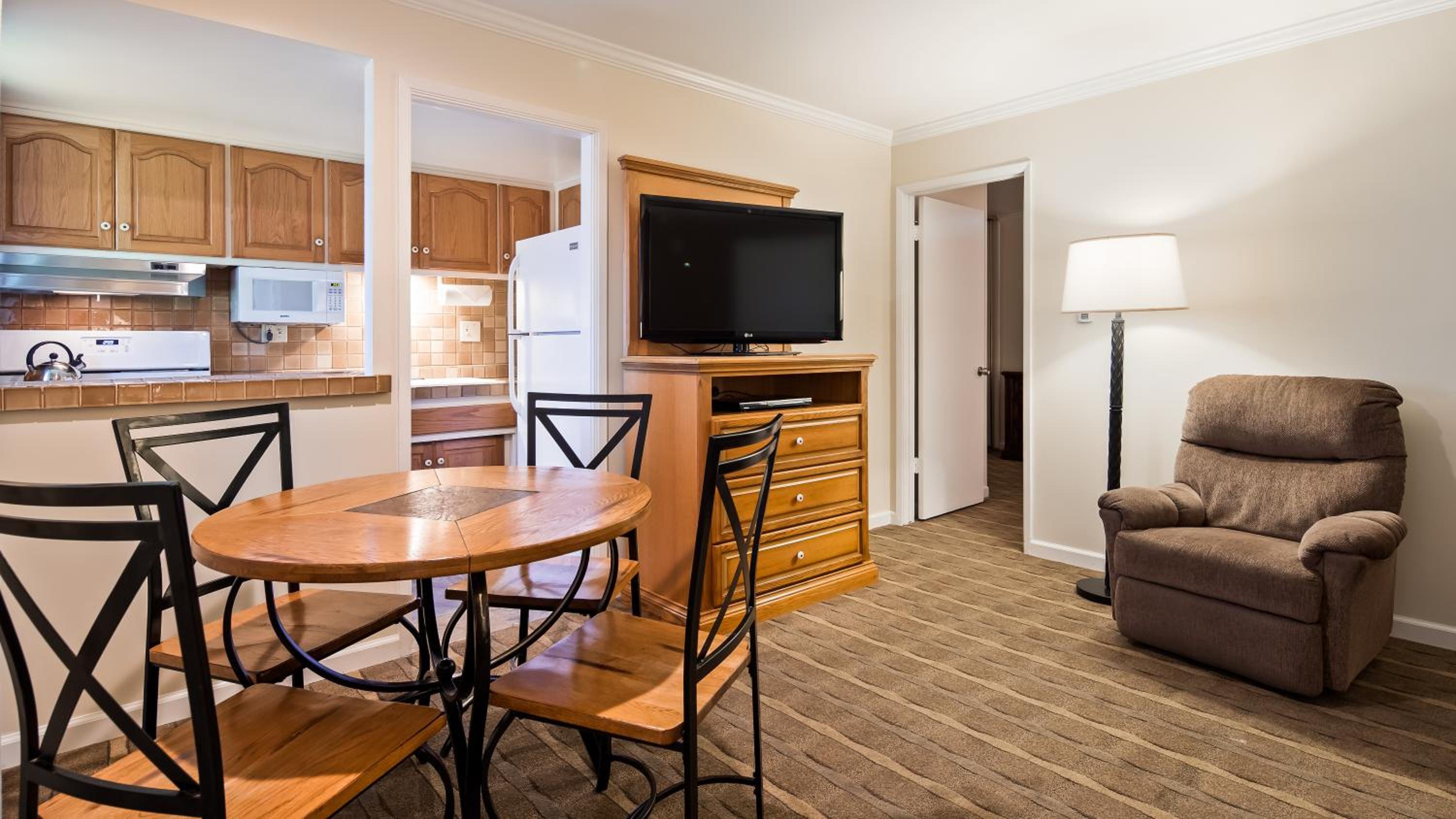 Two-Bedroom Apartment - Non-Smoking - Photo 1