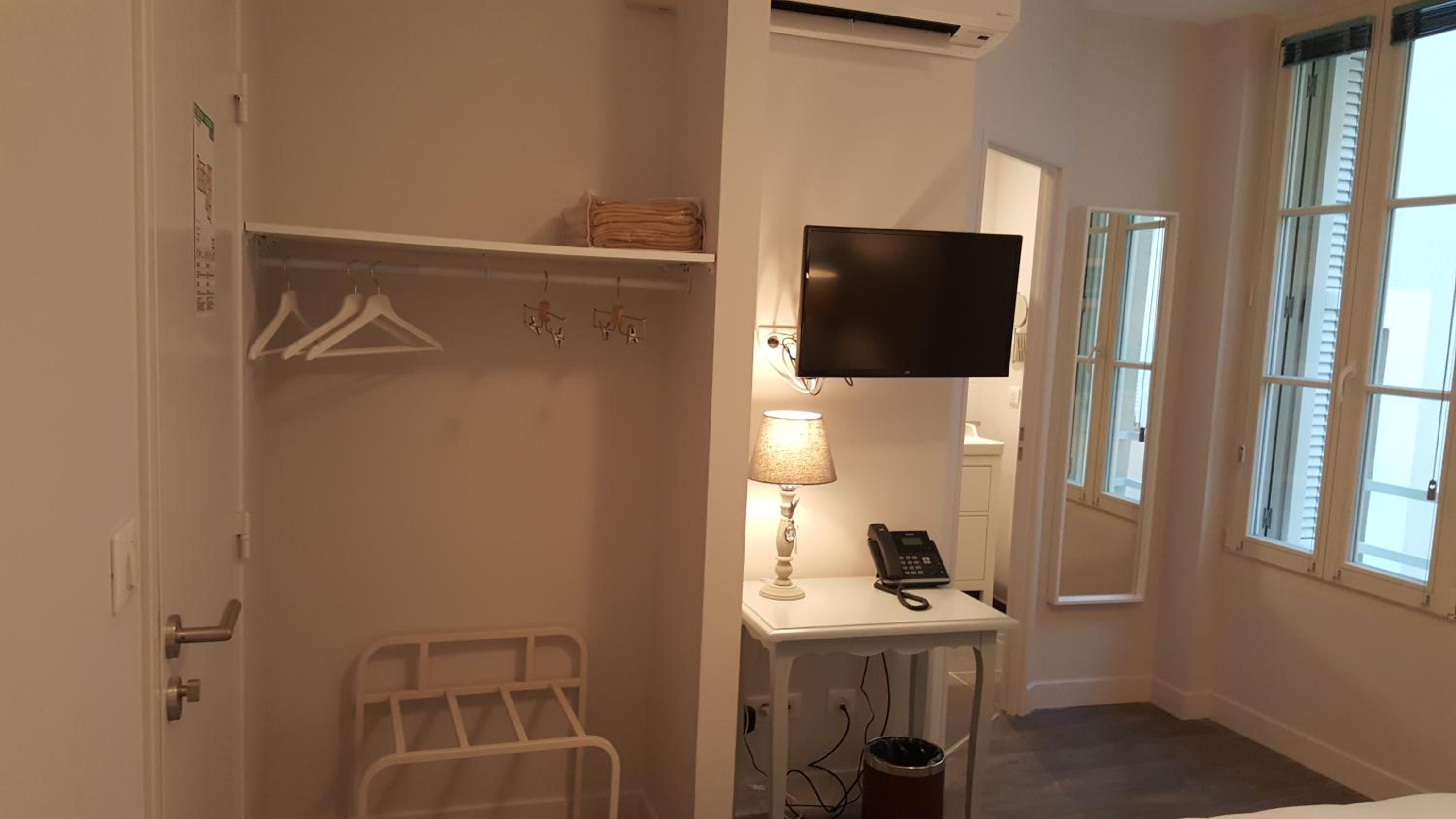 Standard Queen Room