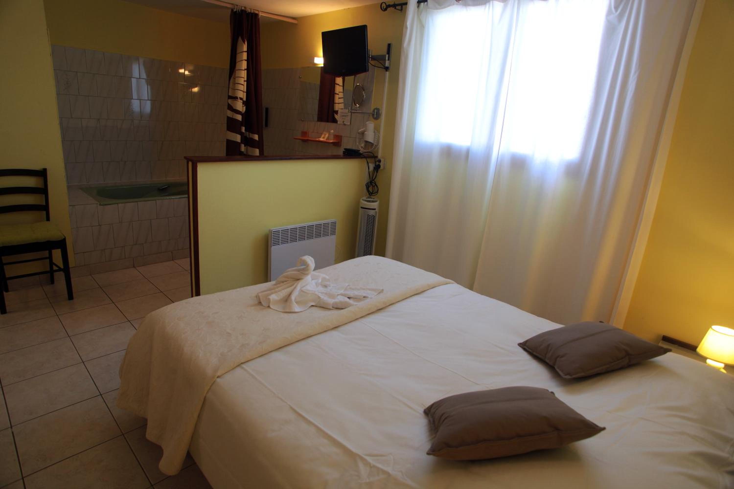 Standard  Double Room - Photo 3