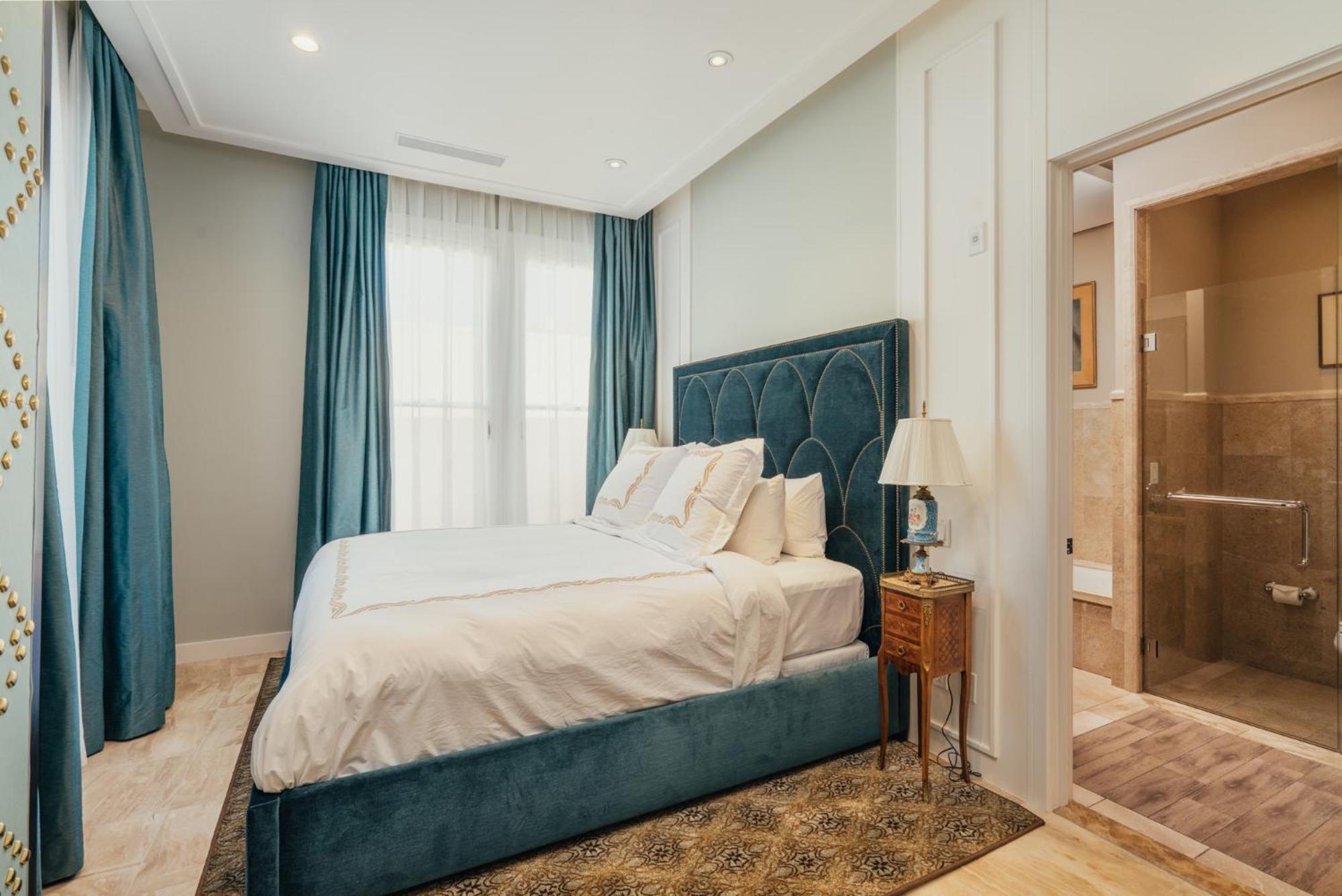 Superior King Suite