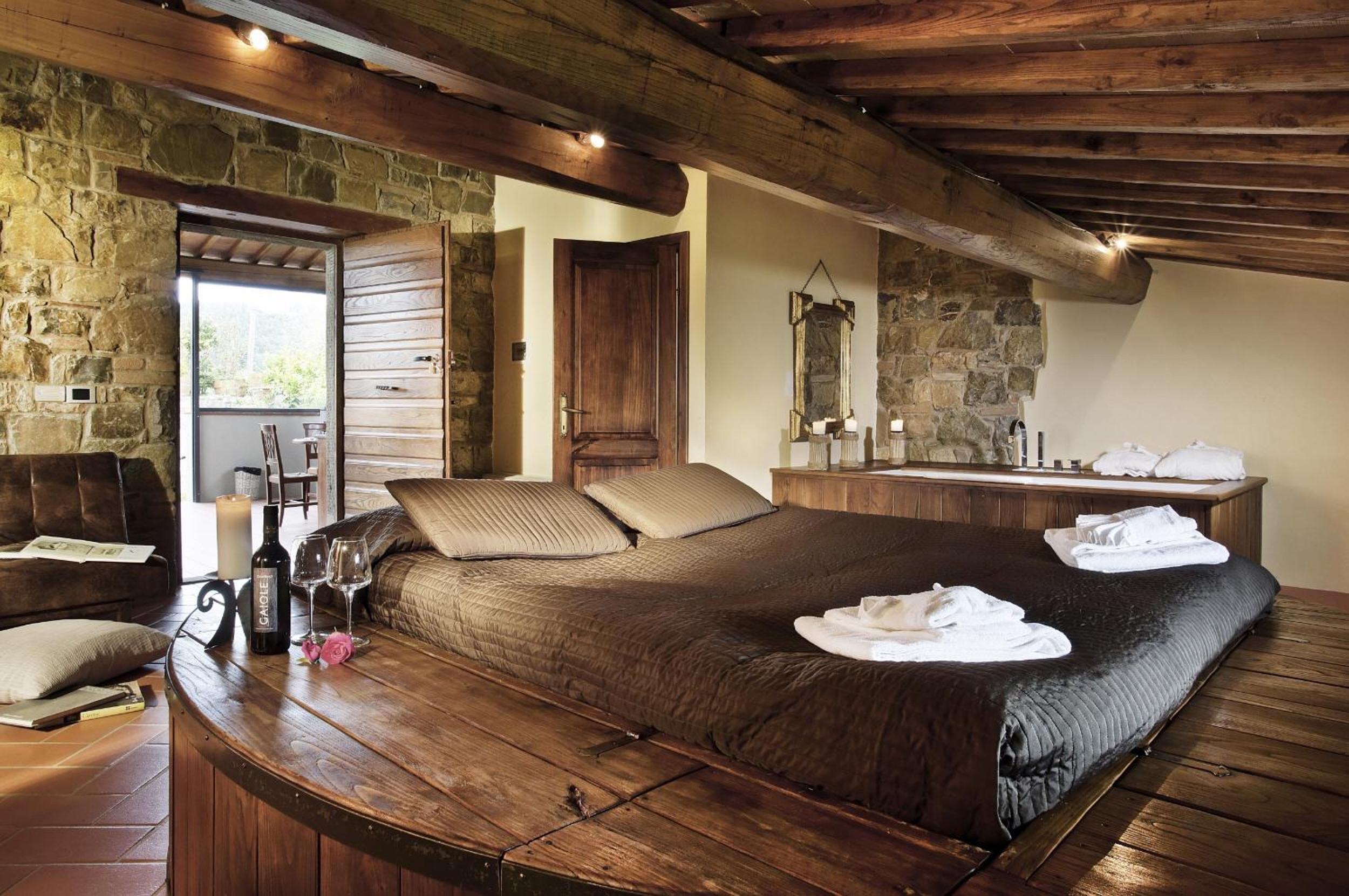 Suite - Photo 16