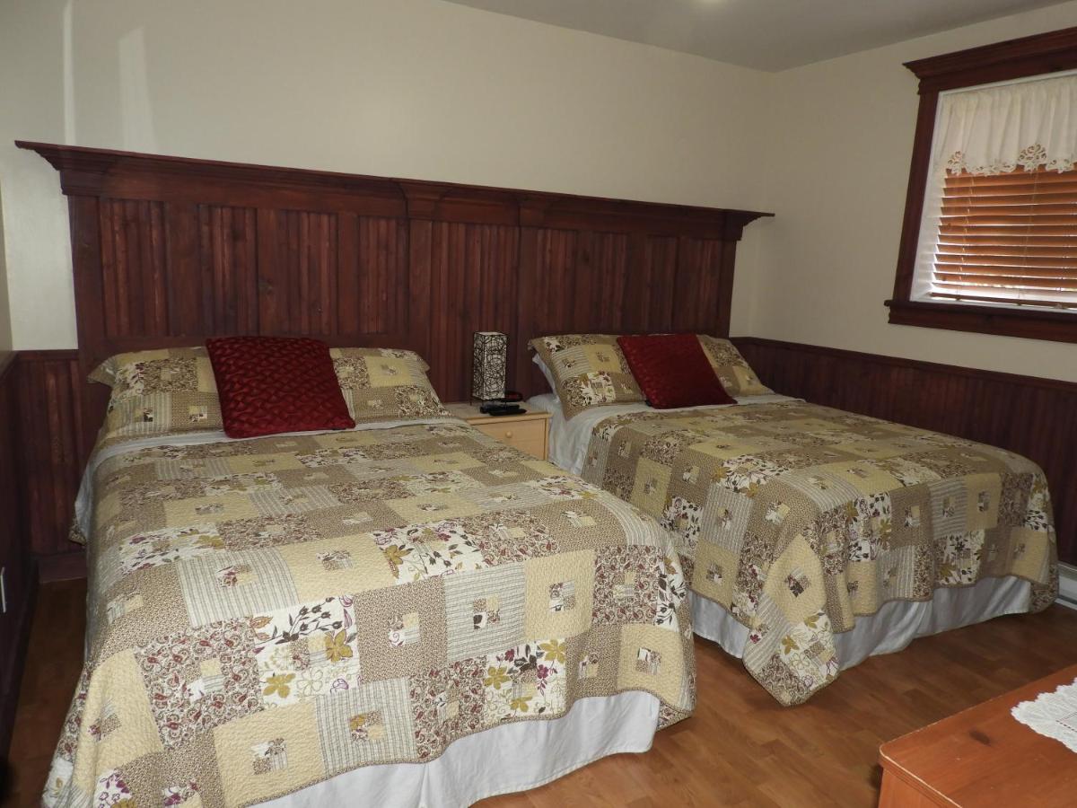 Double Room with Two Double Beds photo 2