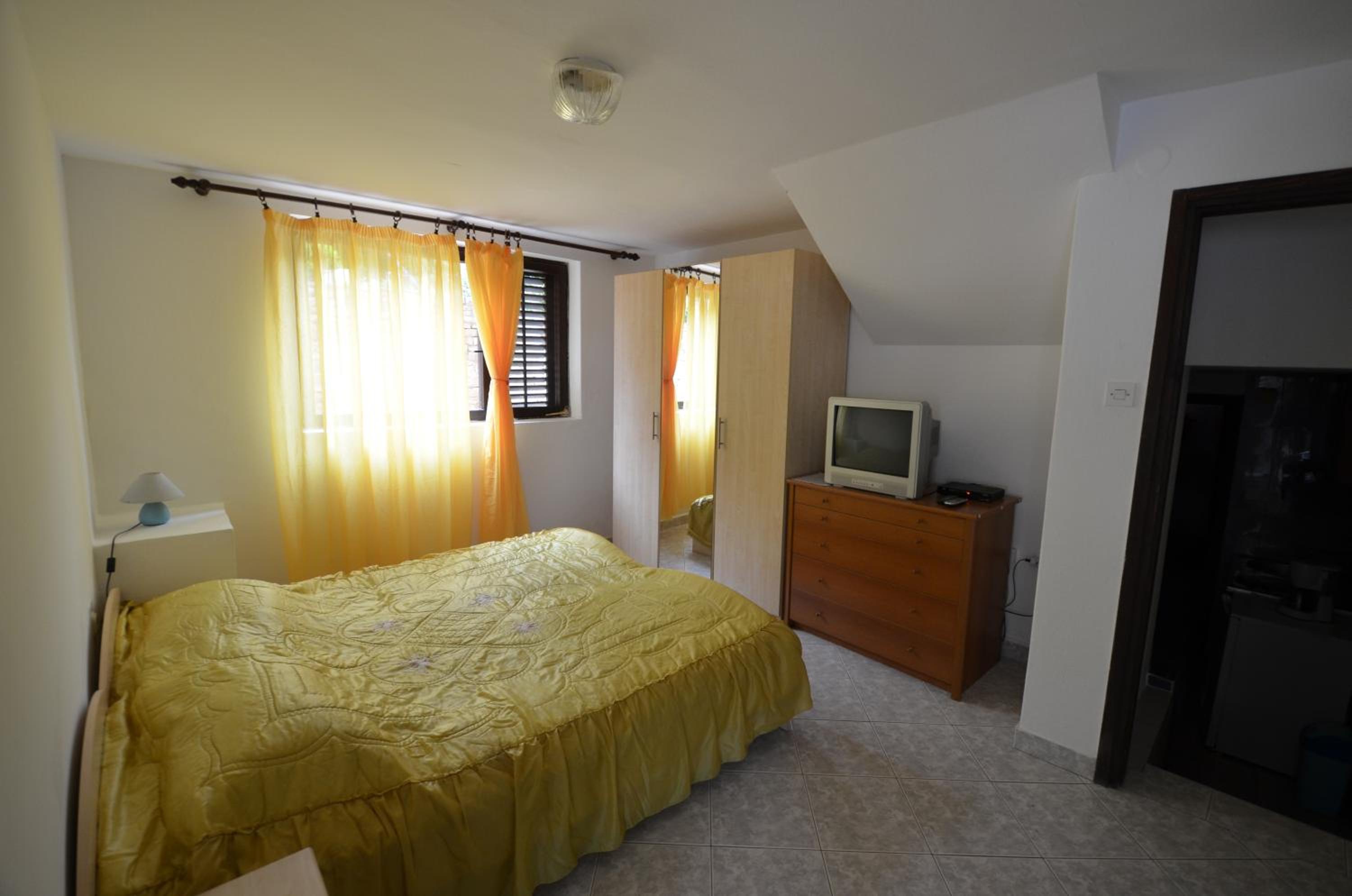 Budget One-Bedroom Apartment