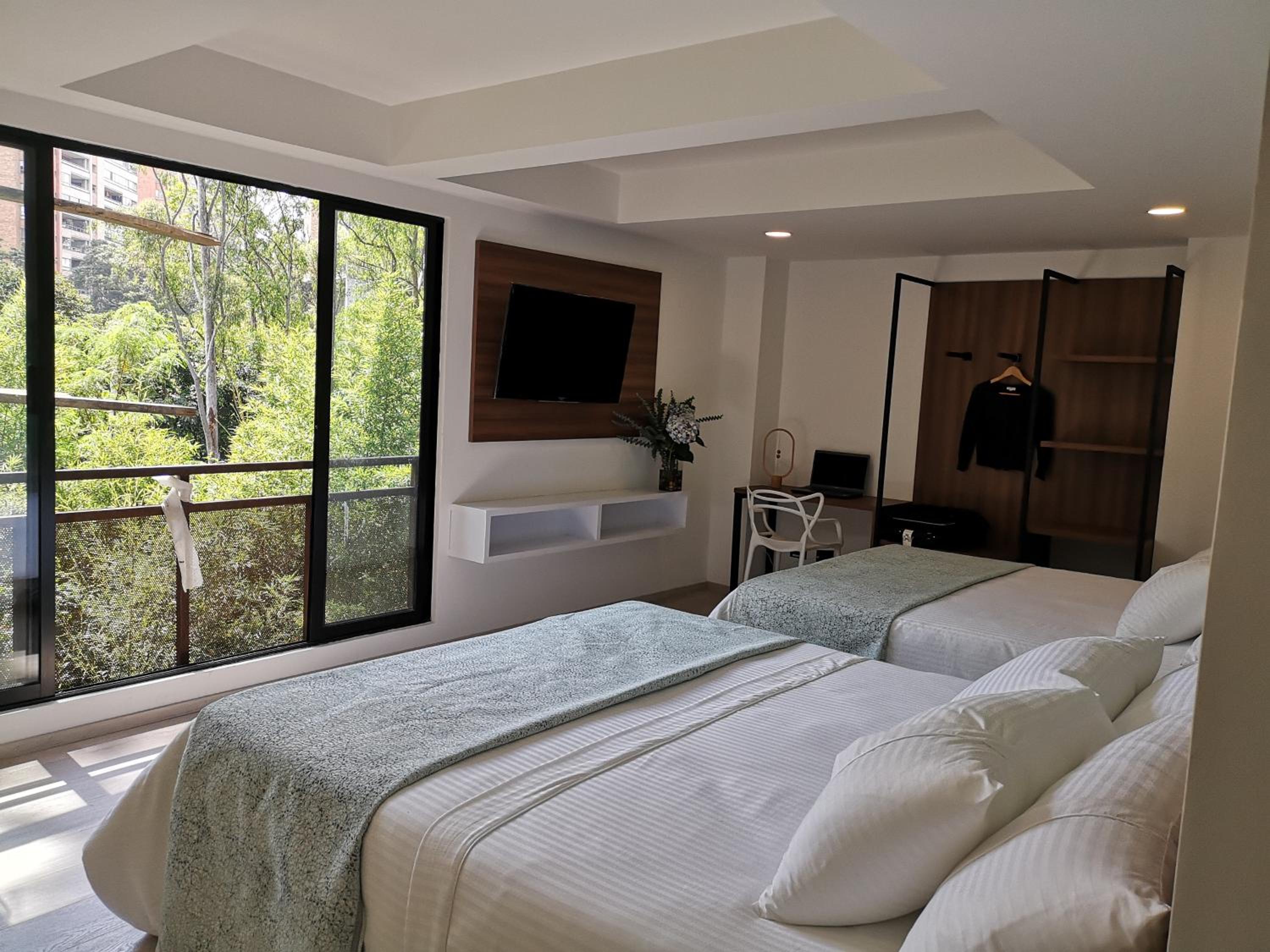 Superior Family Room photo 1