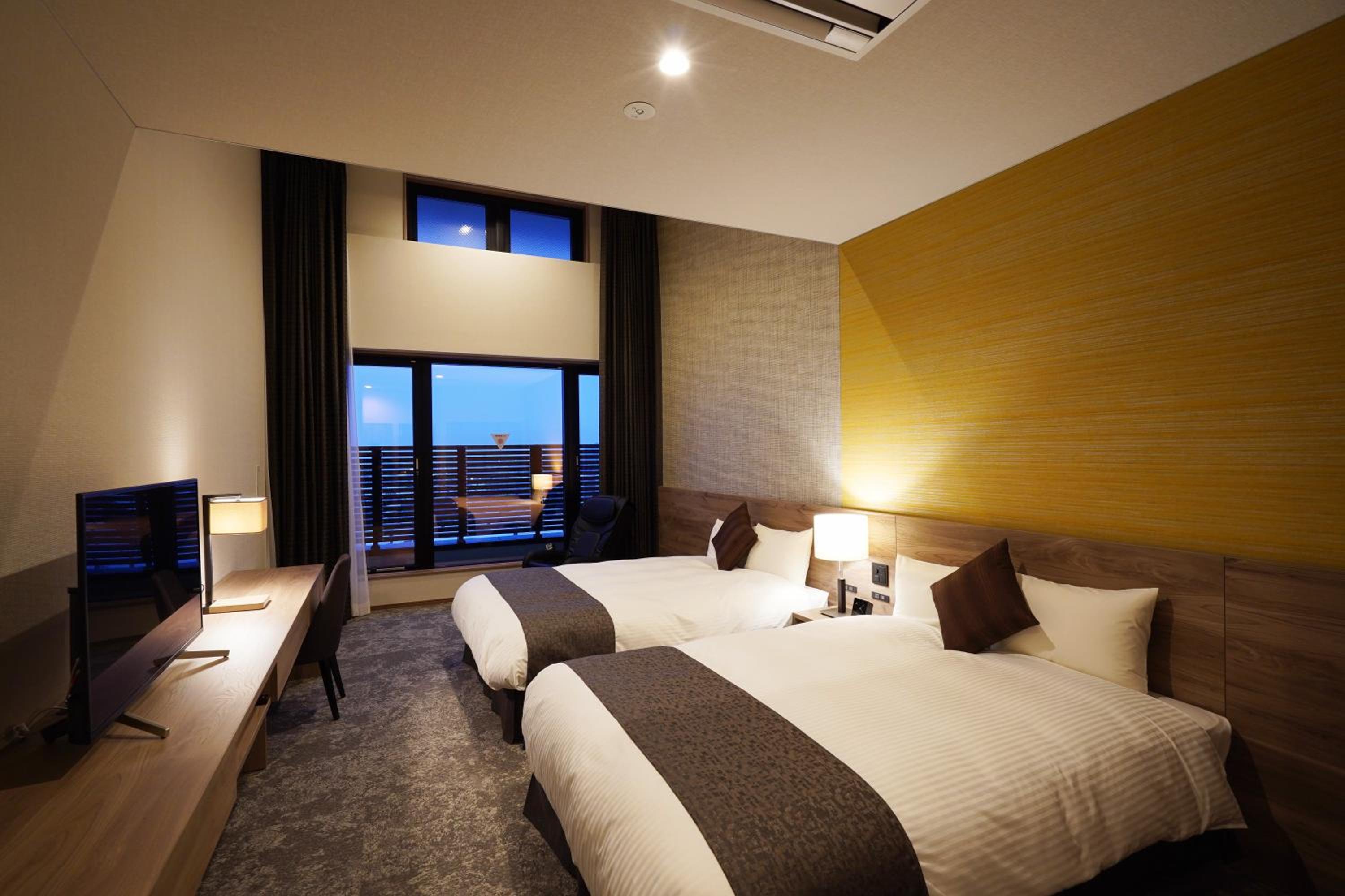 Suite - Photo 11