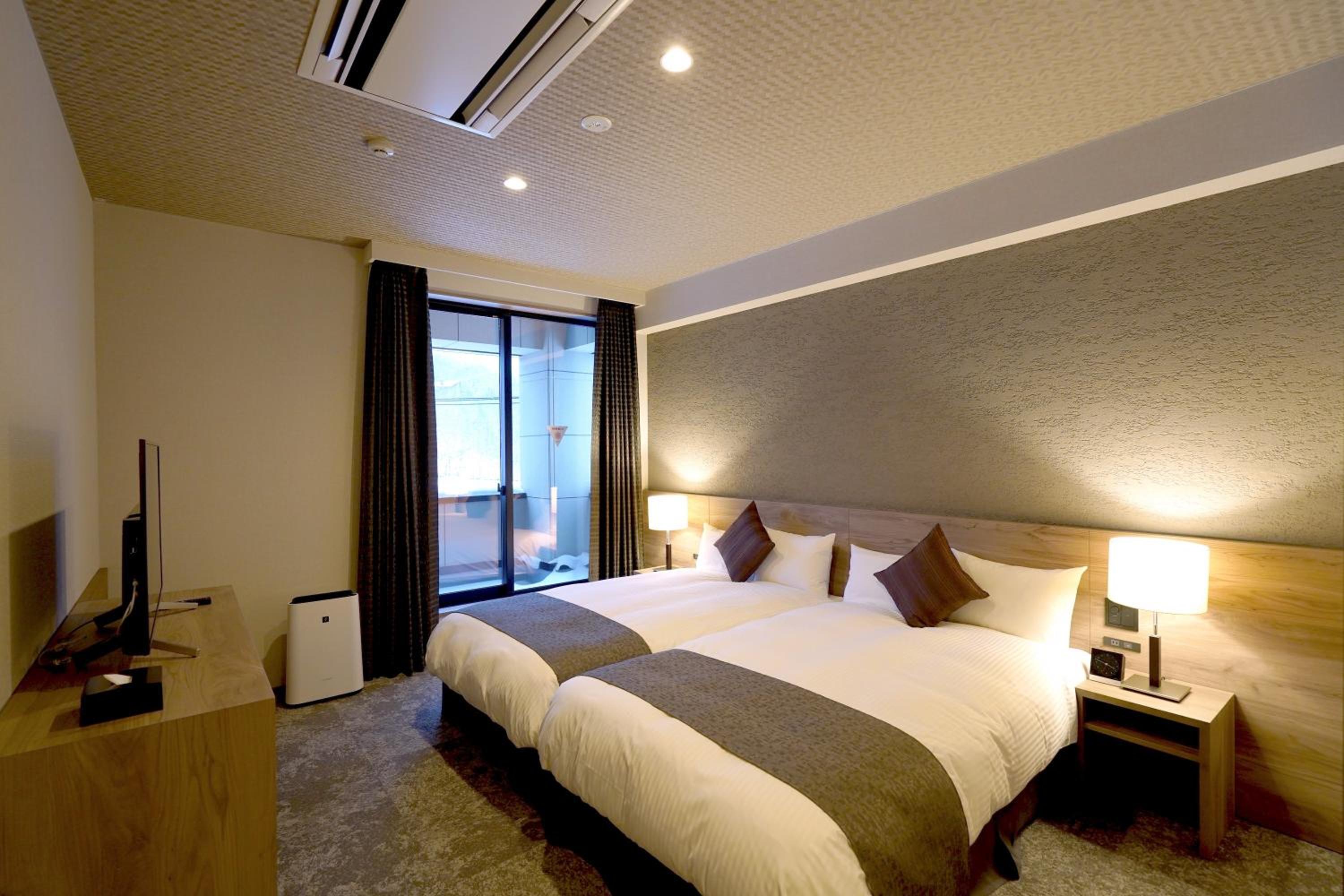 Suite - Photo 10