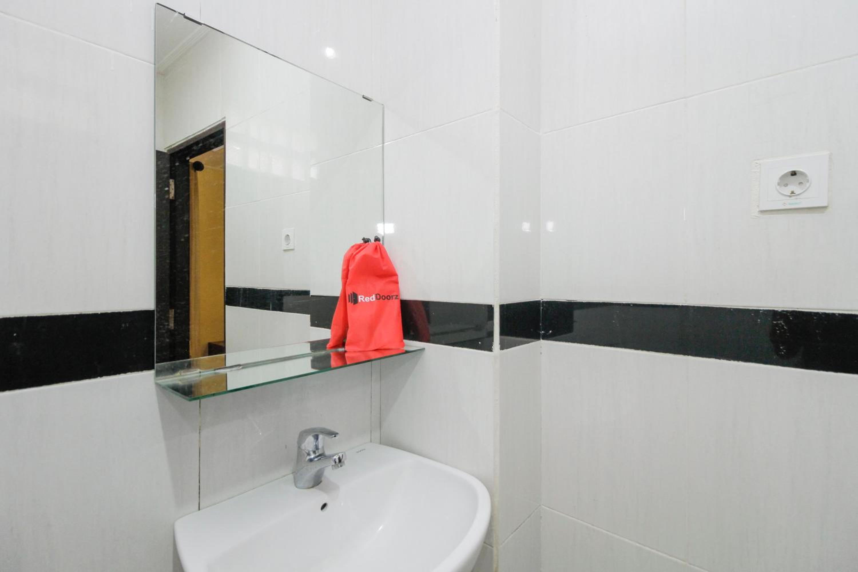 Double Room - Photo 7