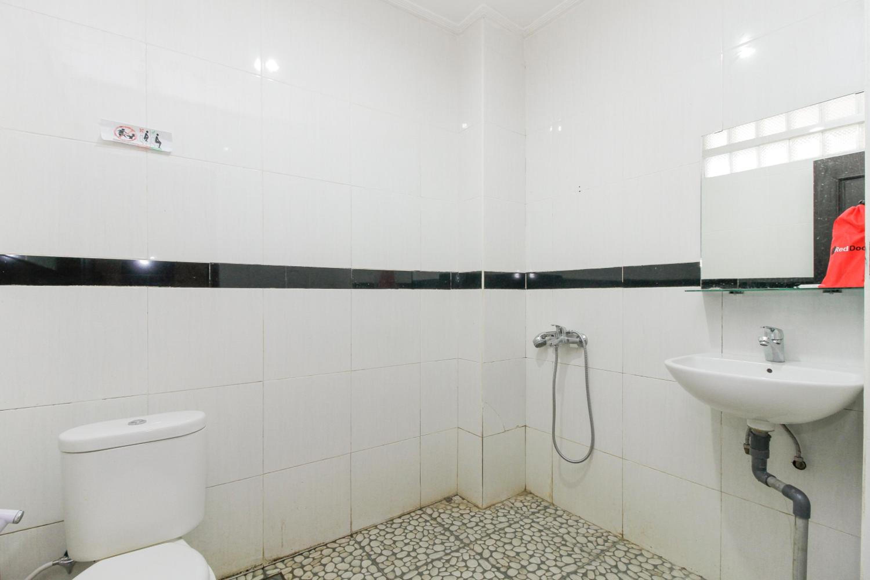 Double Room - Photo 8