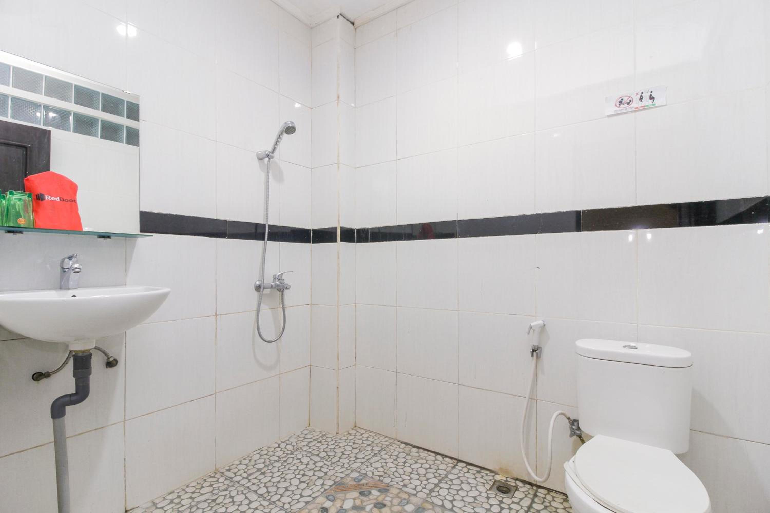 Twin Room - Photo 9