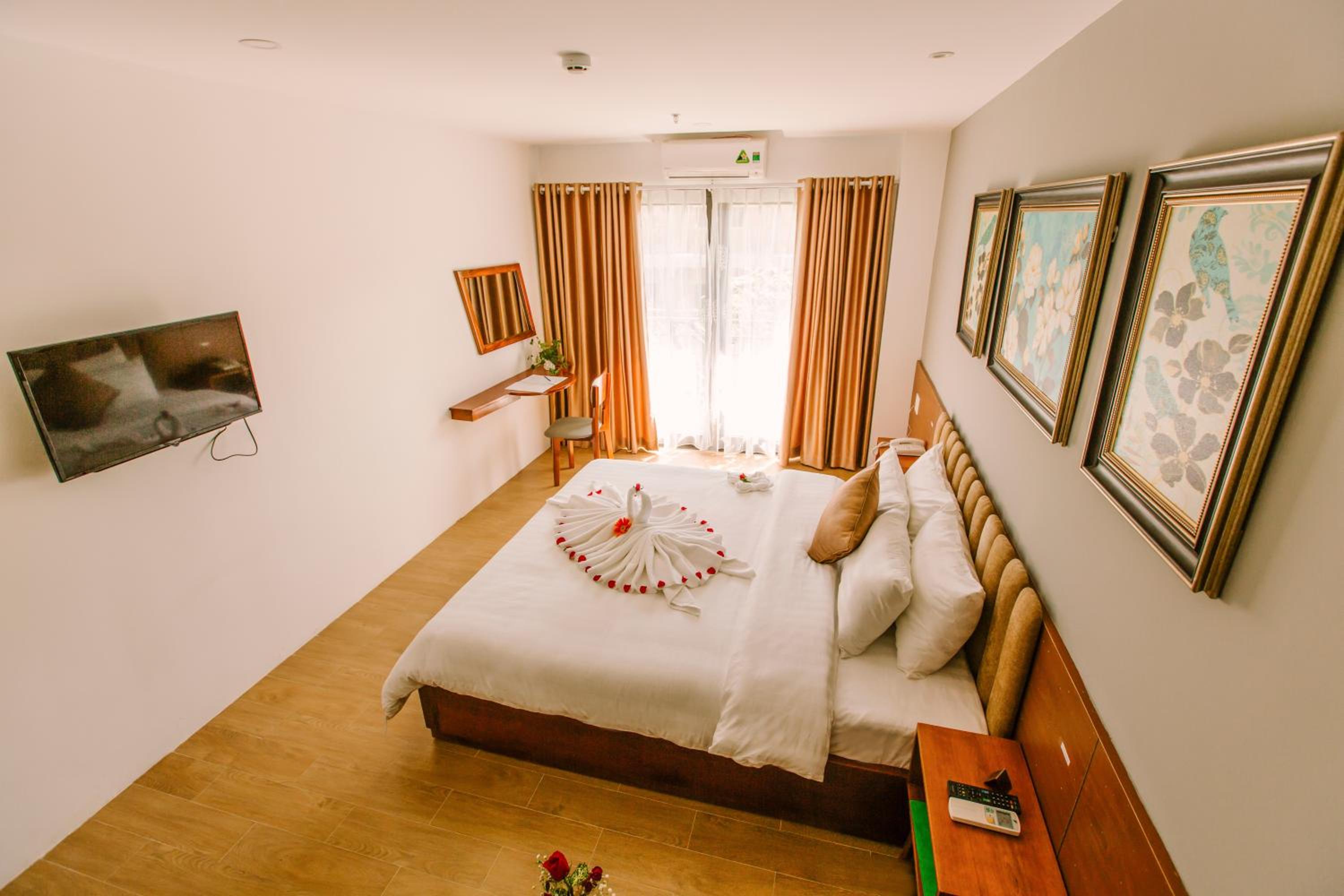 Deluxe Double or Twin Room with City View photo 2