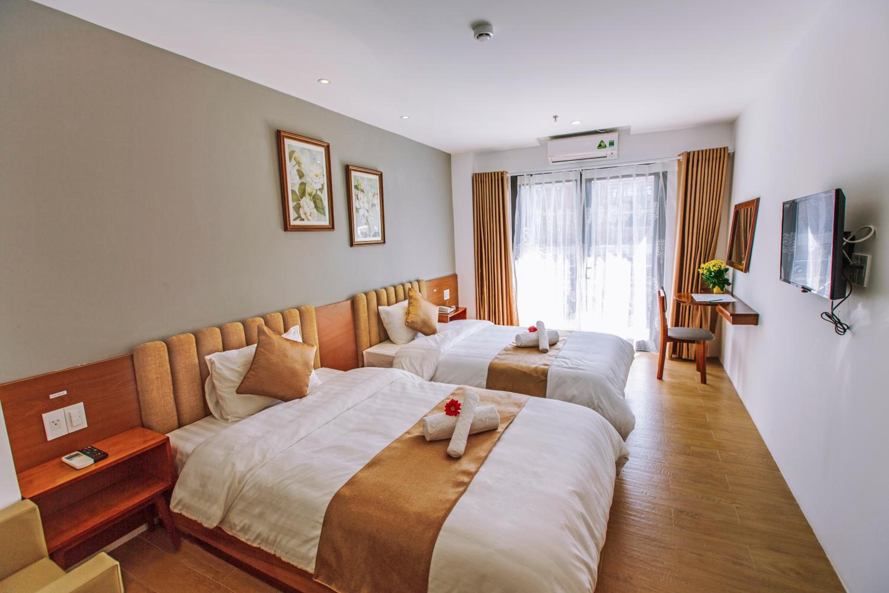 Deluxe Double or Twin Room with City View photo 3