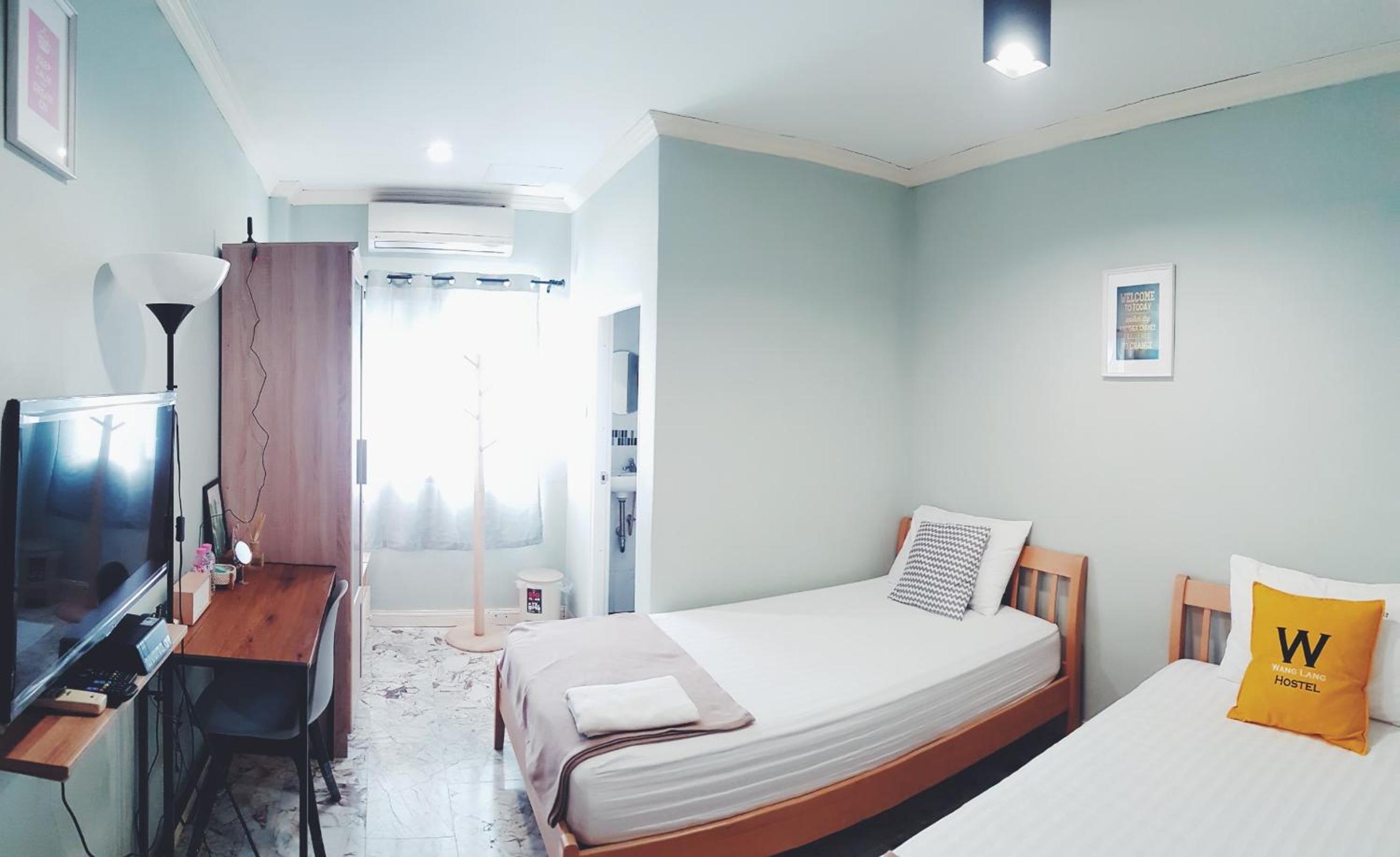 Twin Room with Private Bathroom photo 2