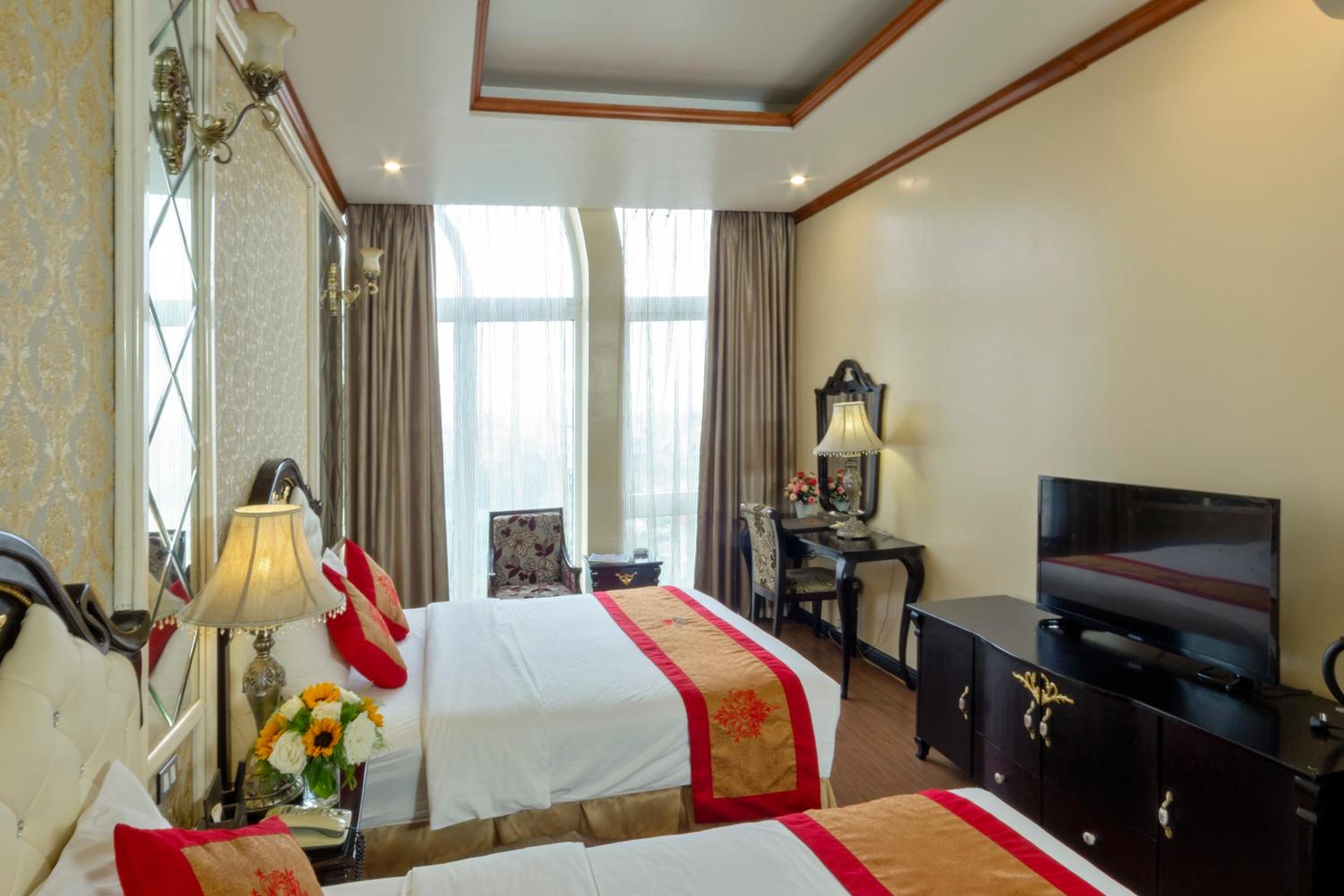 Twin Room with City View - Photo 7