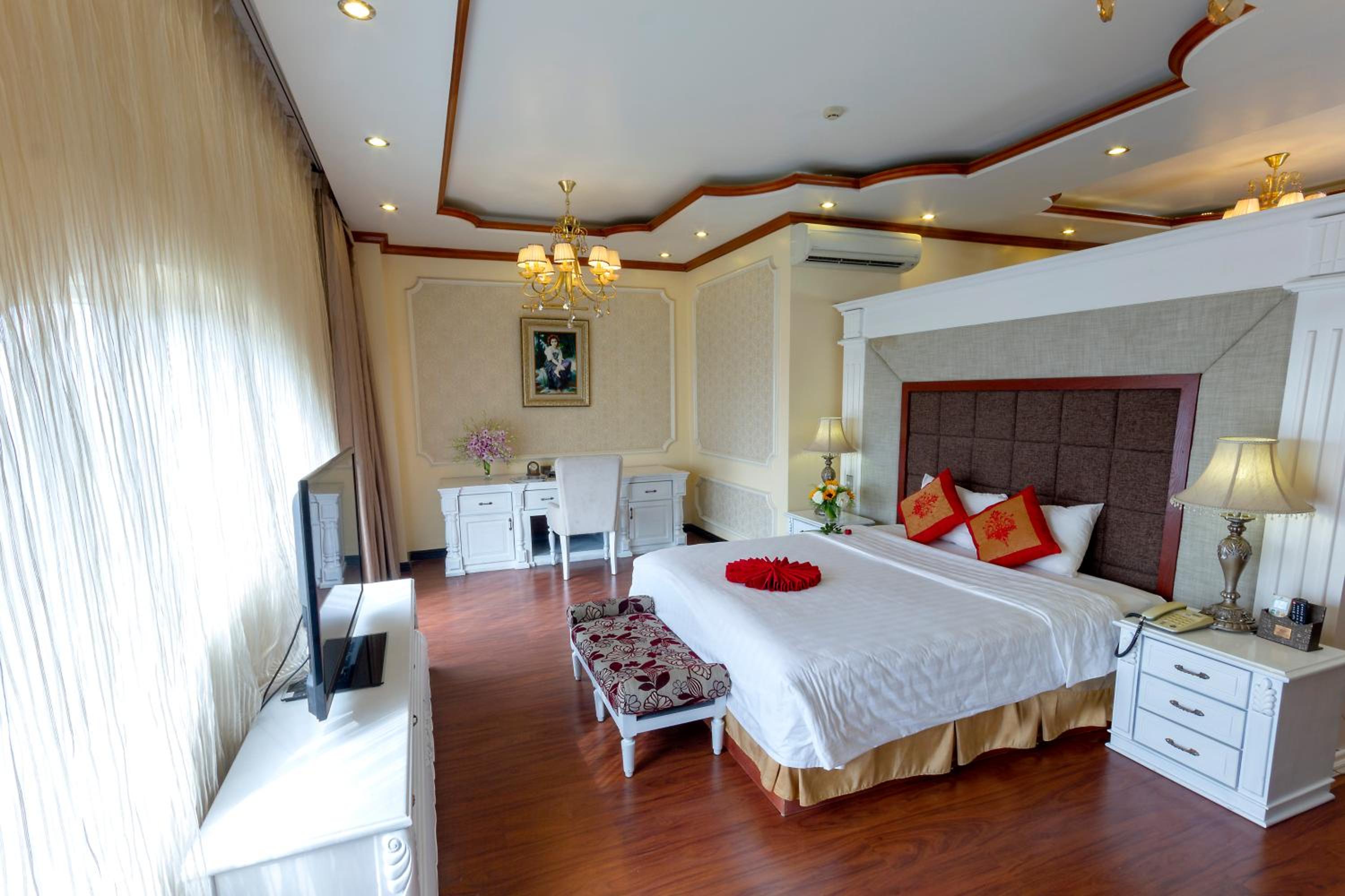 King Suite with Spa Bath photo 1