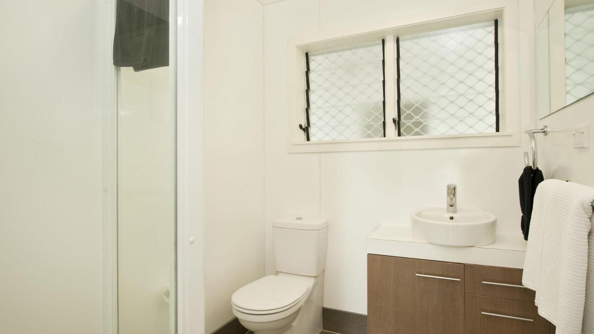One-Bedroom Suite - Water Front 5 - Photo 4