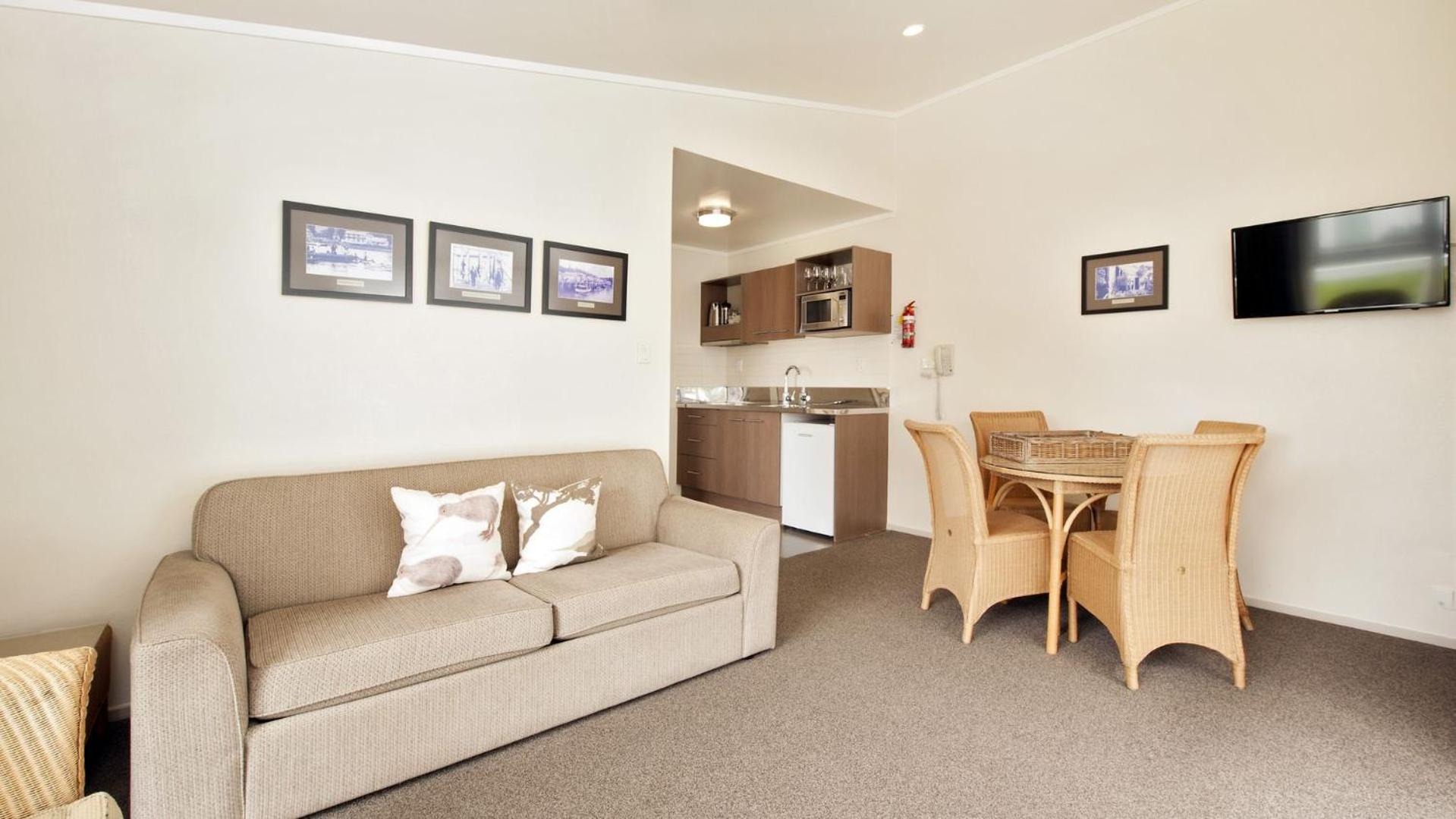 Two-Bedroom Suite - Water Front 10 photo 1