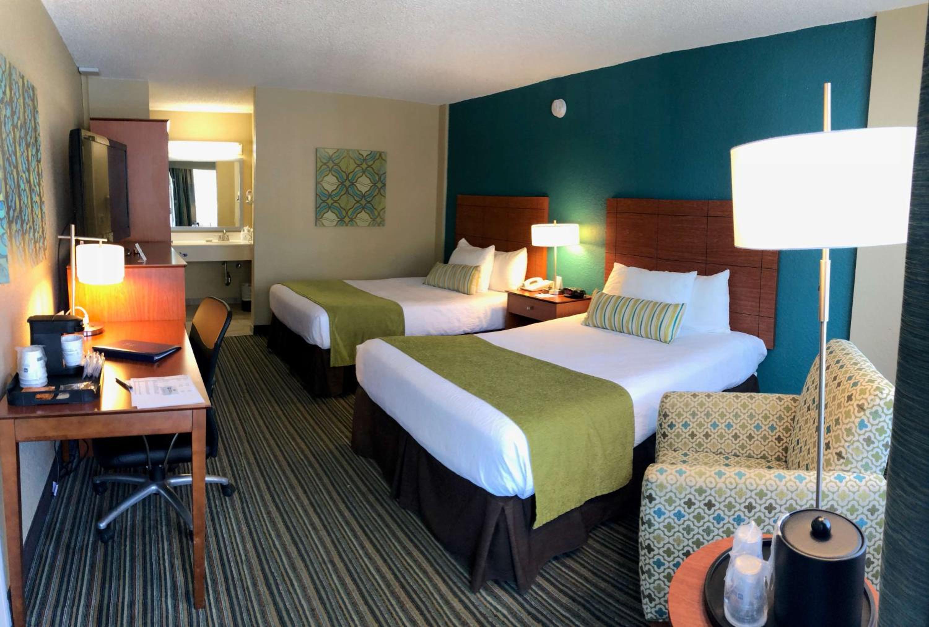 Quadruple Room with Two Double Beds - Non-Smoking - Photo 1