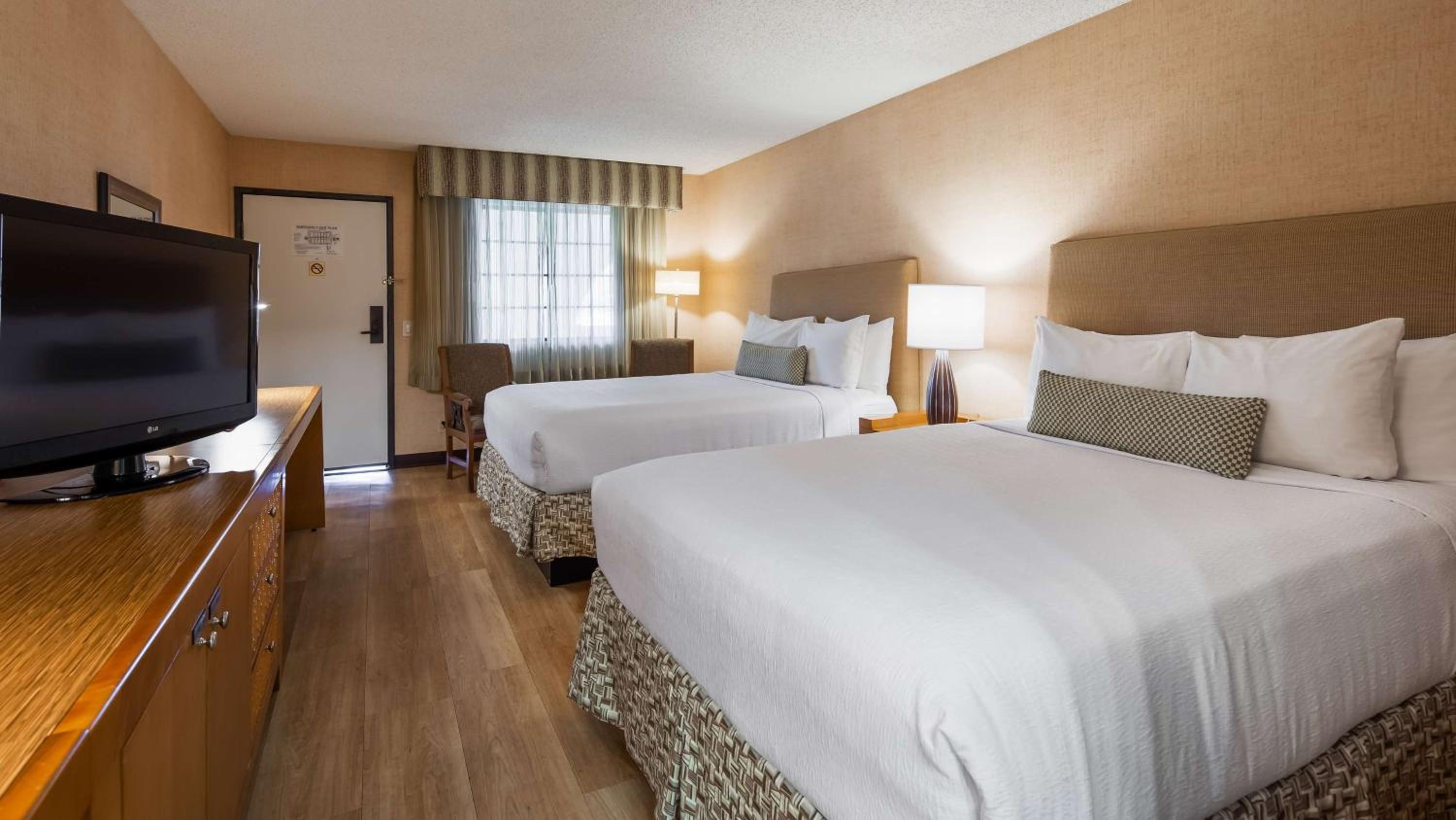 Queen Room with Two Queen Beds - Non-Smoking - Photo 1