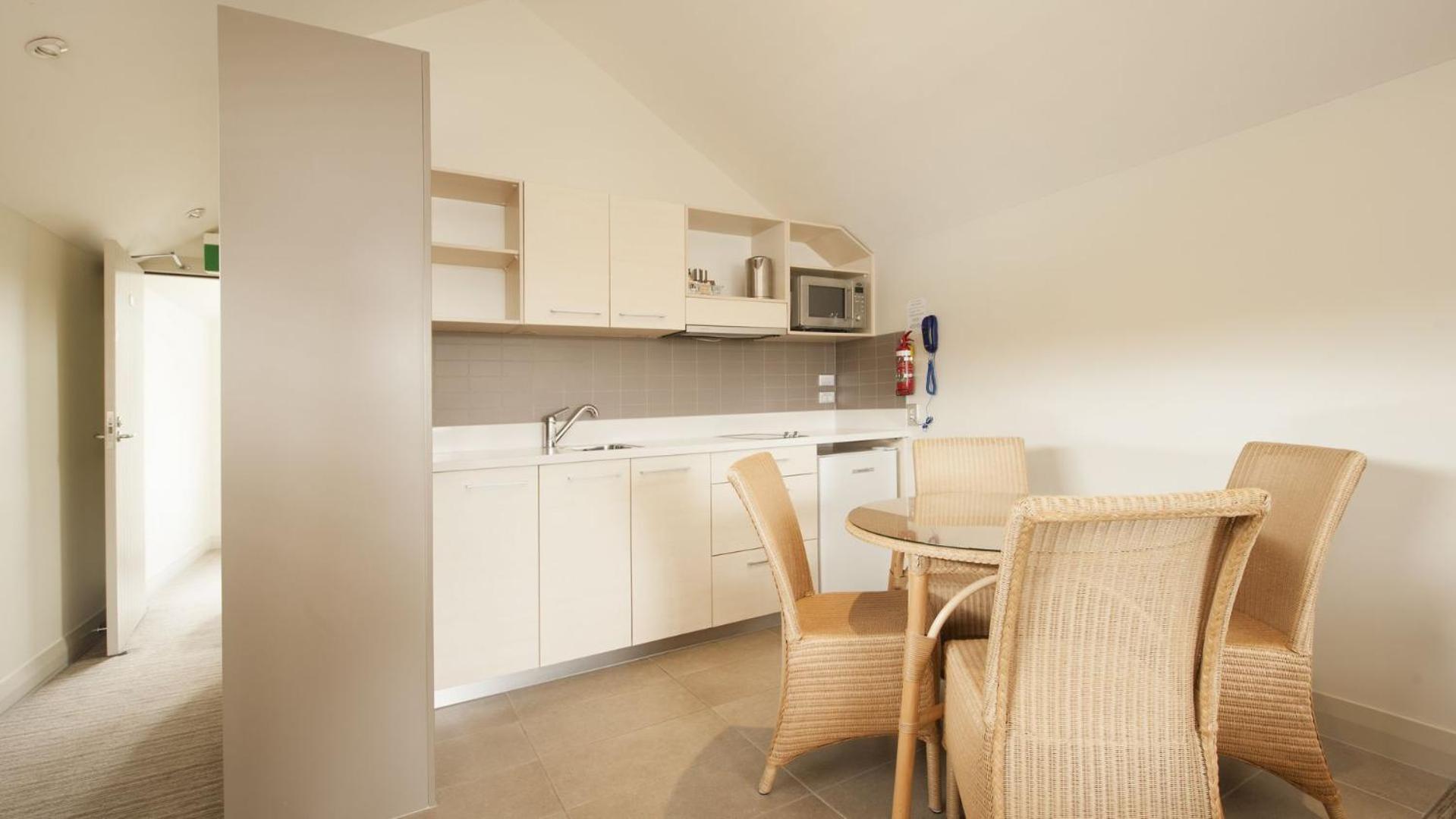 Apartment 16 - Village View Studio - Photo 4